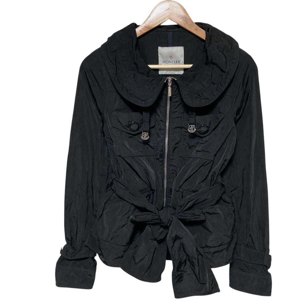 【中古】美品 MONCLER モンクレール BELLEVILLE ラウンドカラー ベルテッド ナイロンジャケット 1 ブラック レディース Luxs ブランド古着のリュクス｜Luxs（ブランド古着のリュクス）