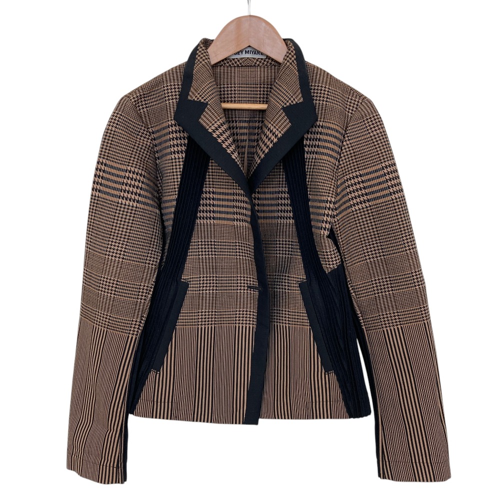 【中古】良品 ISSEY MIYAKE イッセイミヤケ プリーツ切替 スタンドカラージャケット IM33FD507 ブラウン 2 ブラック レディース Luxs ブランド古着のリュクス|Luxs(ブランド古着のリュクス)