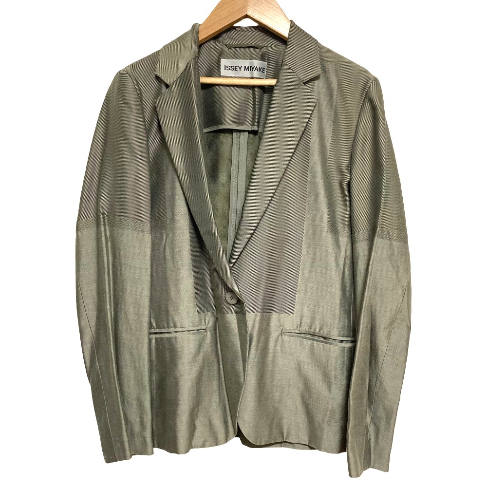 【中古】美品 ISSEY MIYAKE イッセイミヤケ A.POC INSIDE パターン切替 1B テーラードジャケット サイズ2 グレー系 レディース Luxs ブランド古着のリュクス|Luxs(ブランド古着のリュクス)