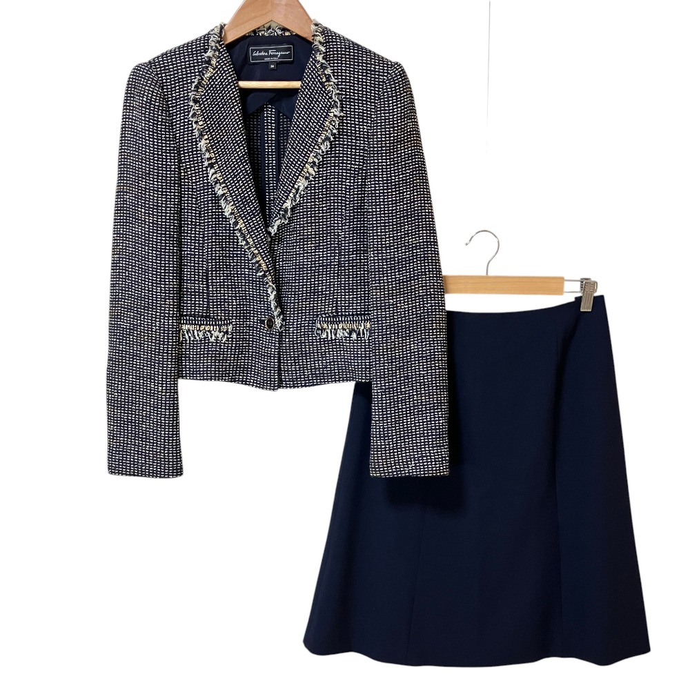 【中古】美品 Salvatore Ferragamo サルヴァトーレフェラガモ ツイード シングルジャケット スカート セットアップ 38 ネイビー レディース Luxs ブランド古着のリュクス|Luxs(ブランド古着のリュクス)
