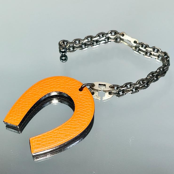 HERMES エルメス 馬沓 御徒面子引きつける 引きつける キーホルダー なめし革 SV925 オレンジ色 馬蹄 ユニ一発やる ★中古品★