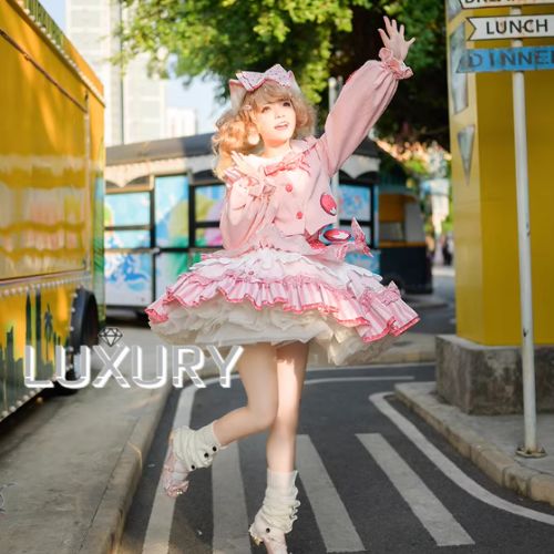 甘ロリ ジャンパースカート/サスペンダー付きスカート + ブラウス + ジャケット + カチューシャ 4点セット いちご柄 ストロベリー ミニ丈 童話風 スウィート レディース イベント｜LUXURY 28,631円