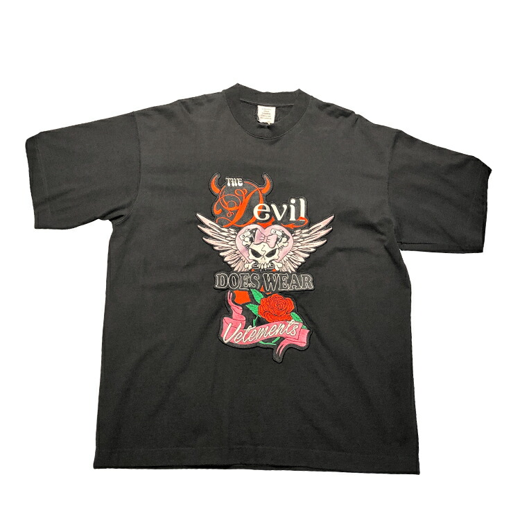【中古】 VETEMENTS ヴェトモン DEVIL WEARS VETEMENTS PATCHED T-SHIRT デビルズ お召しもの ヴェトモン パッチド プルオーバー UE52TR340B 厚地の外套大きさ 半袖 黒いこと size\u003dXS 綿織物 メンズ 本物 貨物輸送込み!!