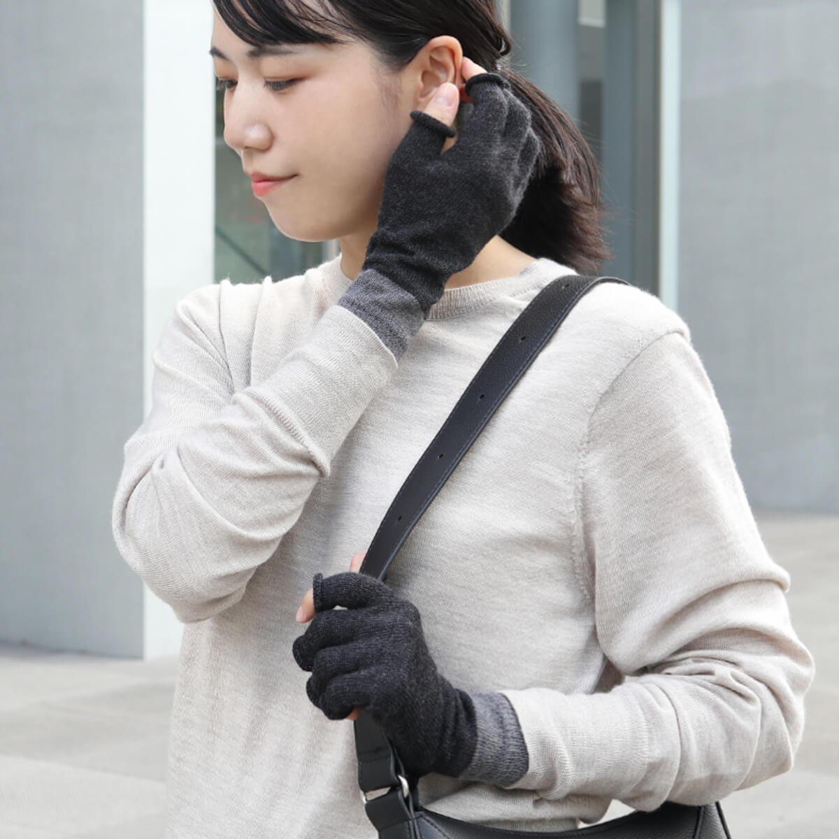 絹屋 ウール ハンドウォーマー 内側 シルク レディース 女性用 チクチクしにくい 手袋 冷え取り 温活 プレゼント 防寒 贈り物 ギフト 日本製