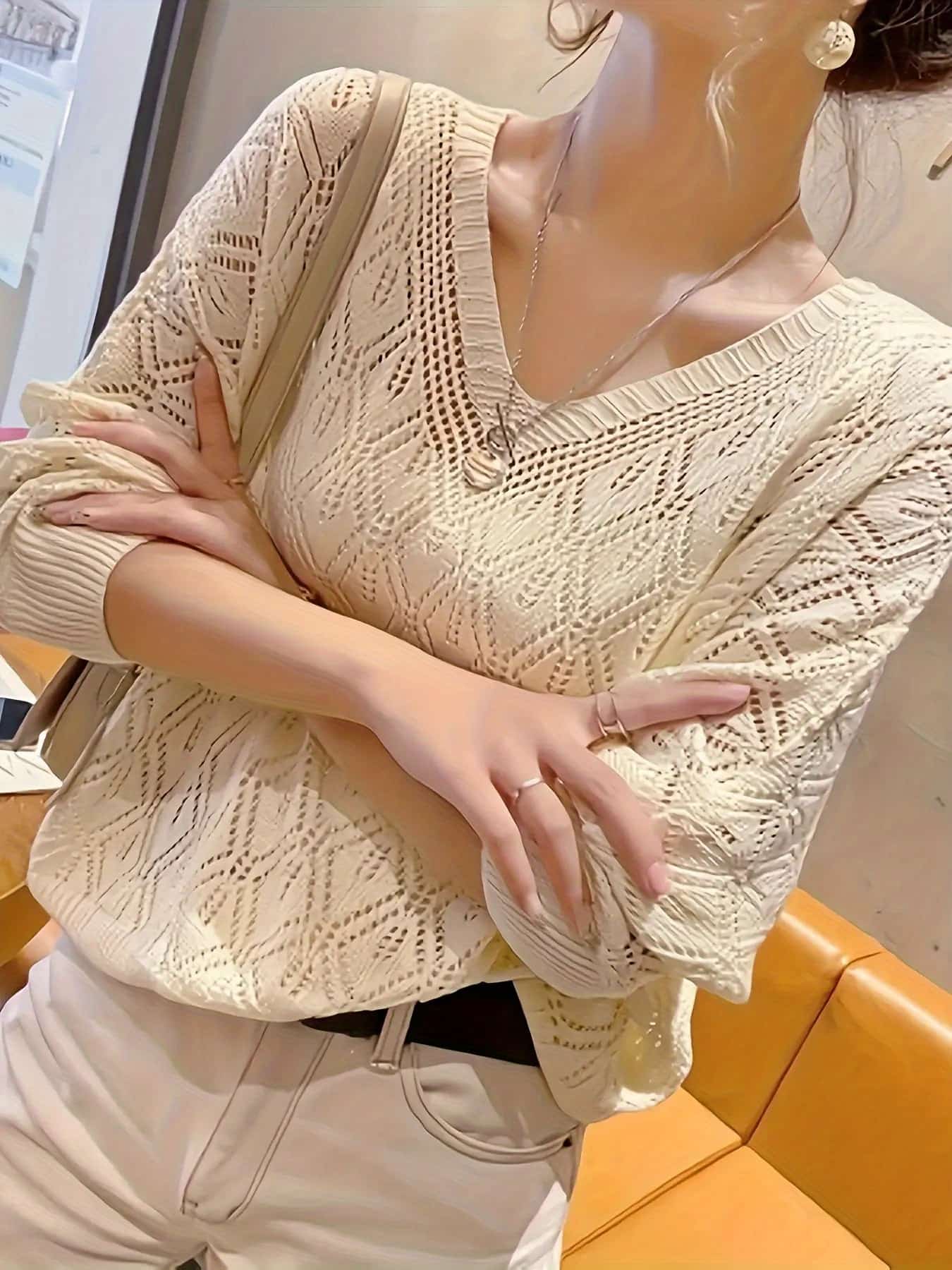 【今日このごろ押さえる、超買得30％OFF引き換え証、2度潮どき皆無】【透け感を楽しむ】朱夏編み物 レディース 透かし編み 編み物 Vのど首 メッシュ編み物 プルオーバー ティーシャツ トップス 長袖 薄っぺら ゆったり 体型取りまかなう 二の腕取りまかなう 着痩せ 割れ易い見せかけ ダ