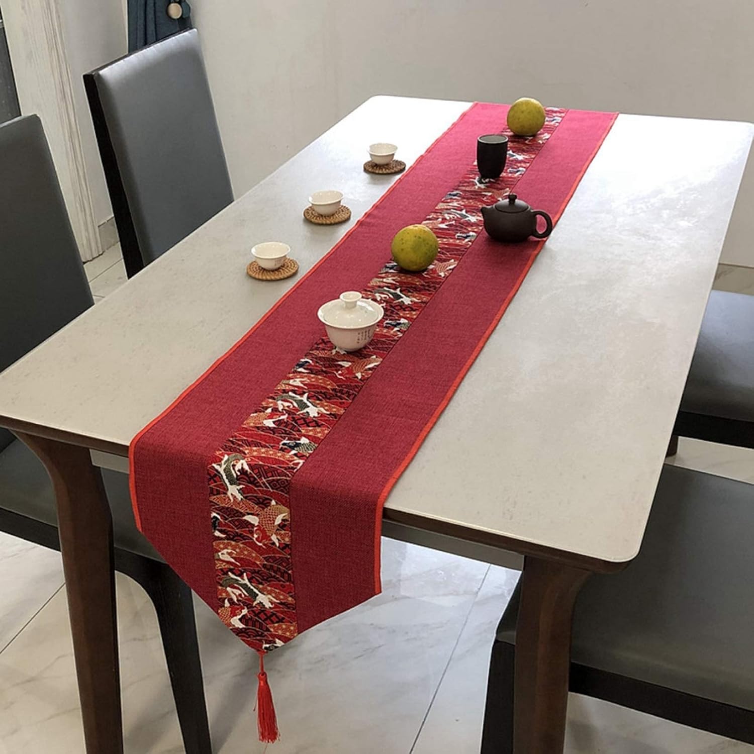 【25％OFFクーポン】テーブルランナー 北欧 おしゃれ レッド 和 テーブルセンター 食卓ランナー おもてなし 30*100 食卓飾り 断熱 清潔しやすい 滑り止め お家用 レストラン ホテル用品 ズレ防止 丸洗いOK モ