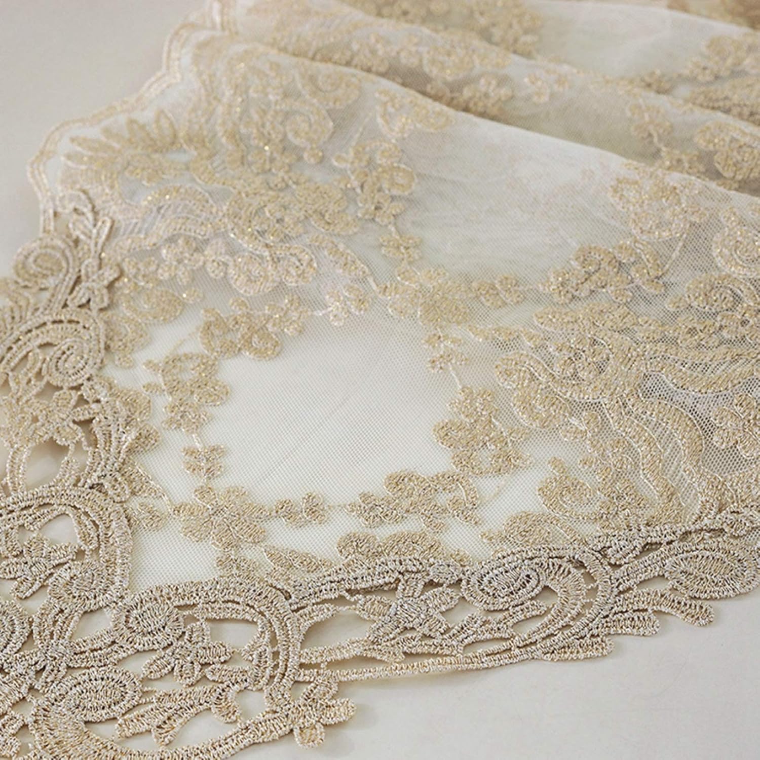 【25％OFFクーポン】結婚式 パーティー テーブルランナー レース刺繍入り花柄 ゴールド 食卓飾り おしゃれ レーステーブルランナー 欧風 優雅 テーブルセンター 誕生日 送別会 30*150cm イベント 食卓ランナー