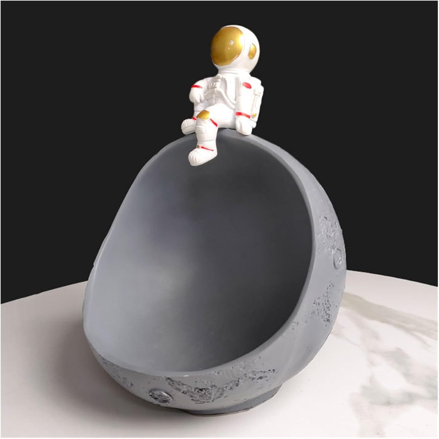 【25％OFFクーポン】玄関収納 キースタンド 鍵置き 鍵ホルダー 小物入れ 卓上収納 物ボックス 机上収納ボックス 樹脂製宇宙飛行士像収納ボックス 宇宙飛行士キャンディボウル キー収納ボウルホルダー テーブル装飾用 キーボ