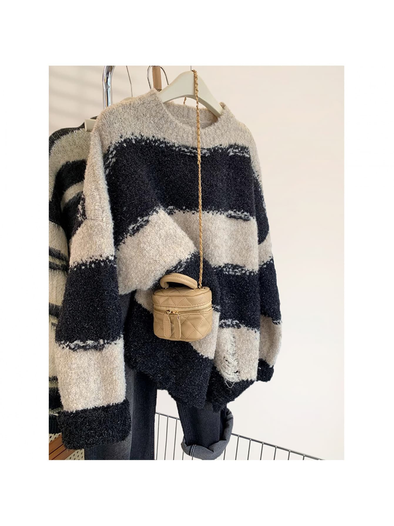【全店通用25%OFFクーポン】【ダメージ加工】ボーダー ニット セーター レディース トップス 配色 クルーネック シャギーニット モヘアタッチ ふわふわ ゆったり オーバーサイズ ビッグシルエット 体型カバー 着痩せ 華|大森麗萱