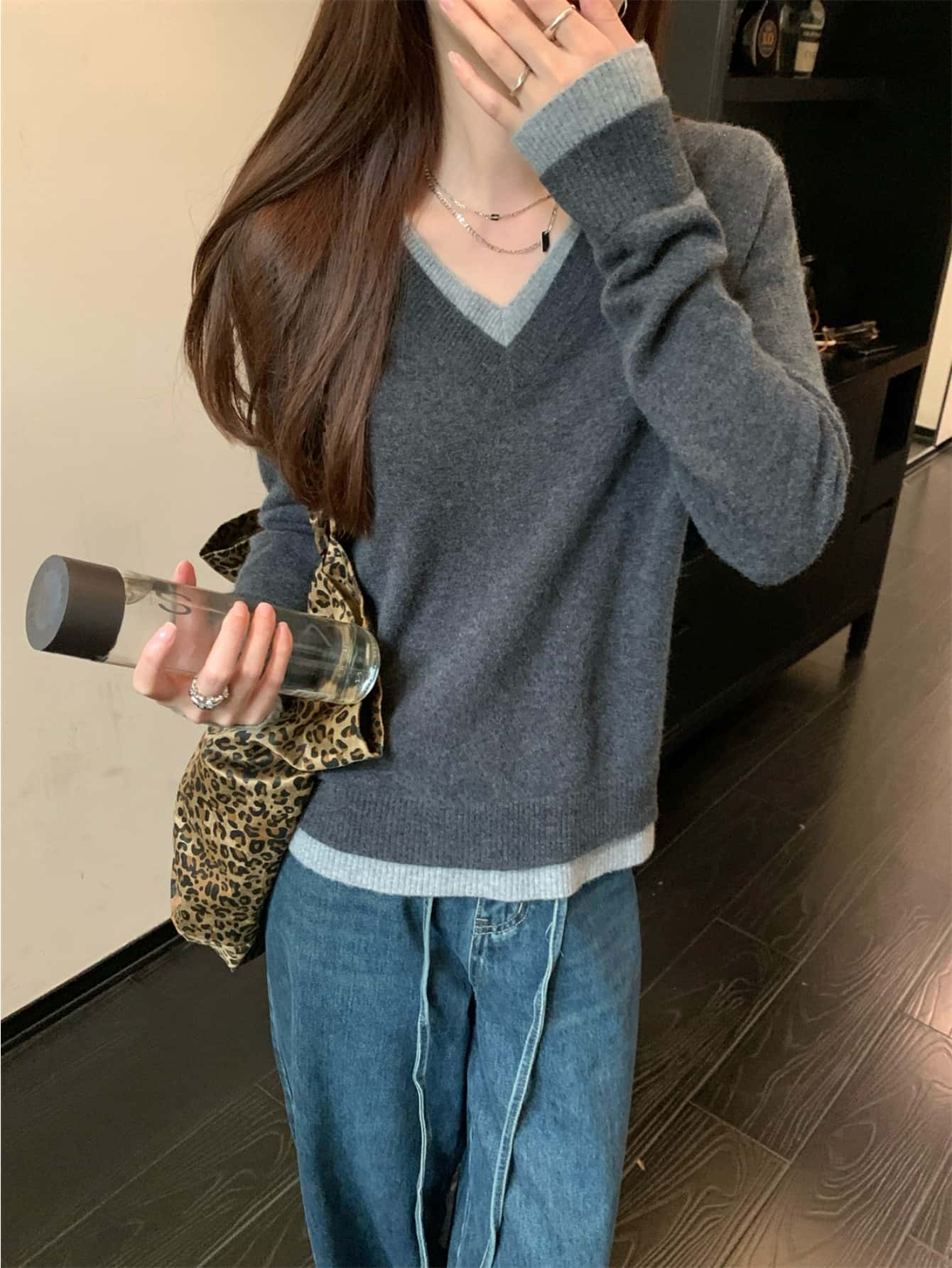 【今日このごろ押さえる、超買得30％OFFクーポン券、2度汐合い絶無】【花の冠yd風】編み物 スウェーター レディース V素っ首 トップス 長袖 重ね着風 ティーシャツ フェイクレイヤード 秋冬 春 韓国流行り物 ゆったり 馬鹿でかい大きさ 厚地の外套大きさ ゆるニッ