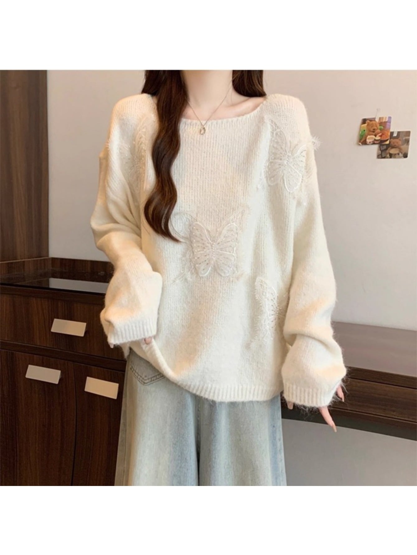 【全店通用25%OFFクーポン】【バタフライ刺繍】 ニット セーター レディース 蝶々 立体 モチーフ スパンコール シャギー風 トップス クルーネック 丸首 ゆったり 長袖 プルオーバー チュニック オーバーサイズ ビッグ|大森麗萱