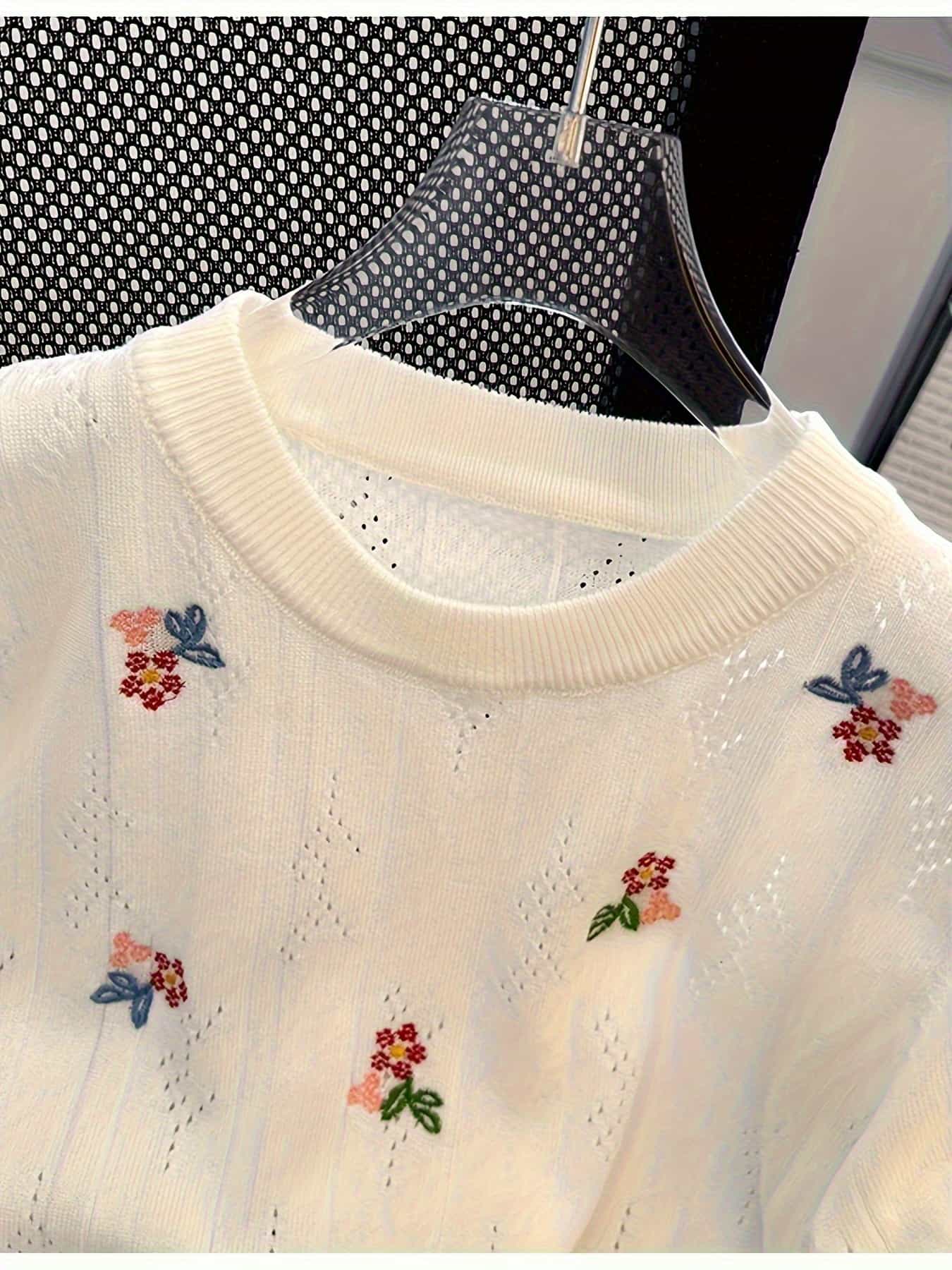 【今日このごろ押さえる、超買得30％OFF引き換え証、2度潮どき皆無】朱夏編み物 レディース 半袖 花柄 刺しゅう トップス トップ 透かし編み 労働者の一団のど首 丸首 ティーシャツ カットソー 小花柄 レトロ 成年者好いたらしい 女子らしい 好いたらしいめ 心地よい 事務室