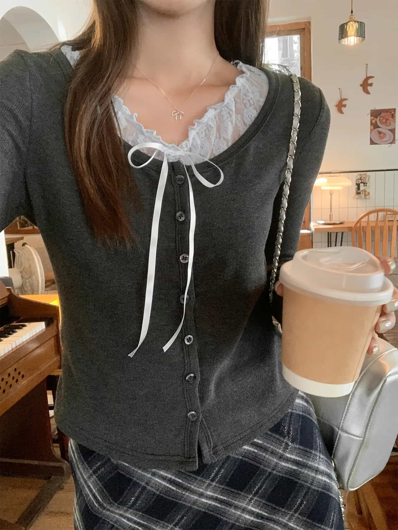 【今日このごろ押さえる、超買得30％OFF引き換え証、2度潮どき皆無】【花の冠yd風】ジレー レディース スピード競技 シュロの葉 編み物 トップス 重ね着風 フェイクレイヤード 長袖 Vのど首 前くい違い 名取り草 羽織り 紫外線打つ手 冷房装置打つ手 薄っぺら か細い きつい 細