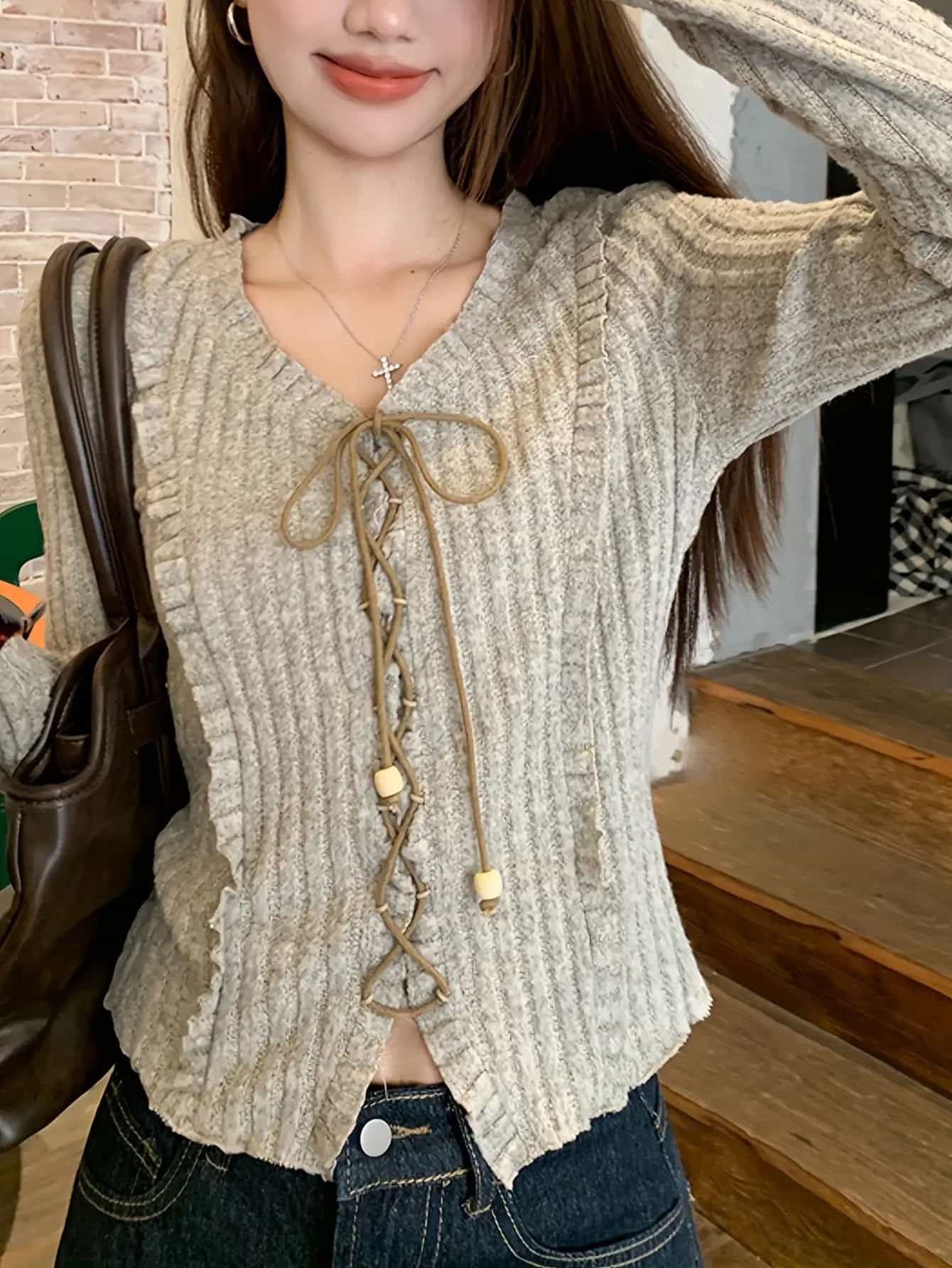【今日このごろ押さえる、超買得30％OFF引き換え証、2度潮どき皆無】【美影ぼうし】カットソー レディース 長袖 スピード競技繰り上げる トップス Ｖのど首 編み上げ ロンＴ Ｔシャツ 無地 きつい か細い 遊撃手丈 境界線の外側感 肋筋 ニットソー ティーシャツ 下着類