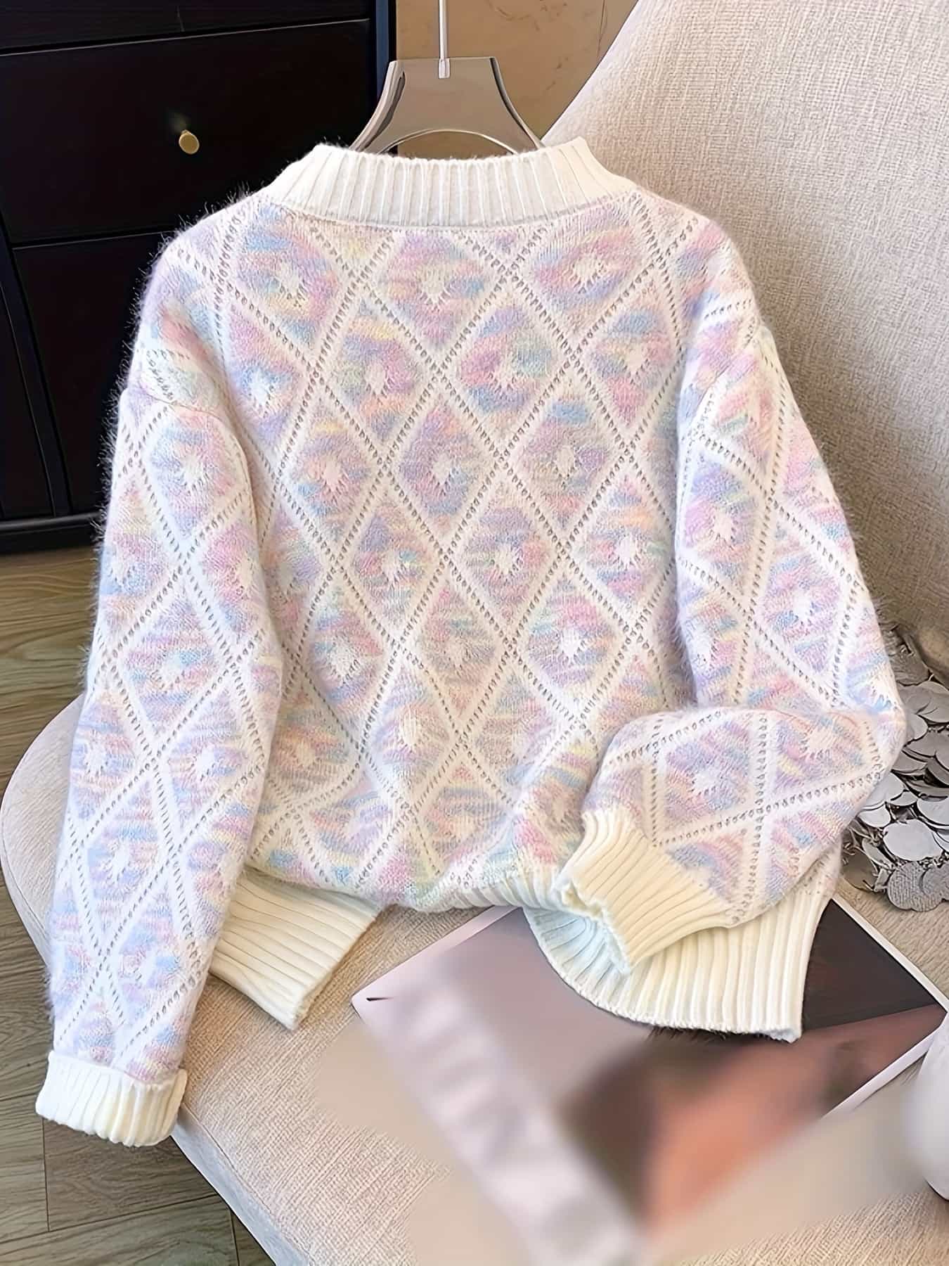 【全店通用25％OFFクーポン】【2025新作】ニット セーター レディース アーガイル柄 ダイヤ柄 ハイネック ボトルネック トップス 長袖 シャギーニット モヘアタッチ ふわふわ もこもこ 暖かい 厚手 ゆったり オーバ｜大森麗萱