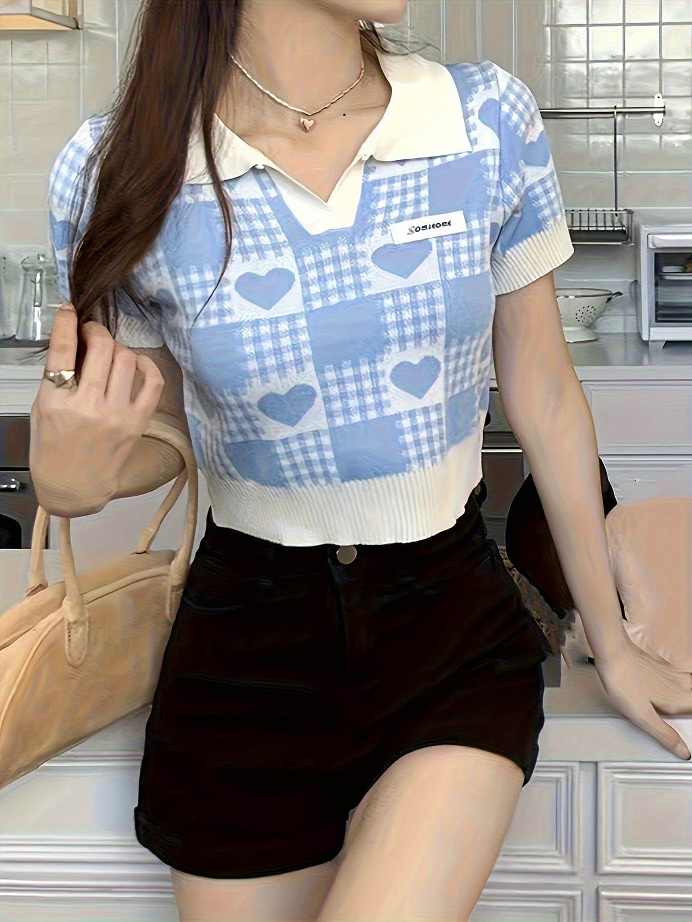 【今日このごろ押さえる、超買得30％OFF引き換え証、2度潮どき皆無】【ハート型×照合のしるし】スポーツシャツ レディース 半袖 朱夏編み物 トップス 襟付き添い人 遊撃手丈 ヘソ出し クロップド丈 照合のしるし柄 ハート型柄 Ｖのど首 きつい Ｔシャツ プルオーバー レトロ ガーリー