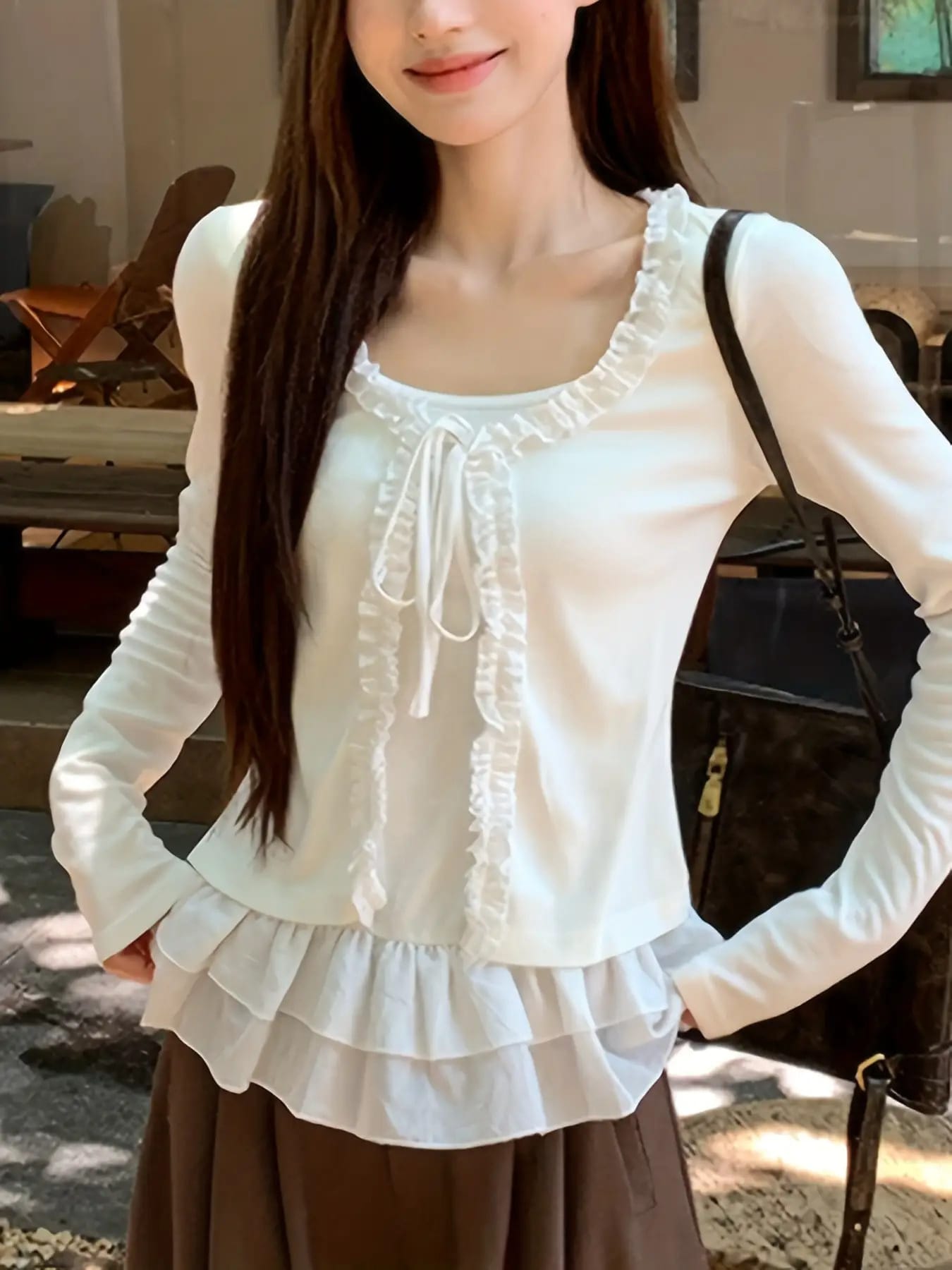 【全店30％OFF引き換え証があり】トップ レディース 長袖 フラウンス 花の冠yd風 トップス カットソー ペプラム 裾フラウンス シュロの葉 襟フラウンス 重ね着風 韓国流行り物 成年者好いたらしい 好いたらしいめ 女子らしい 体型押しかぶせる 着痩せ 土手っ腹あたり近所押しかぶせる 執務室