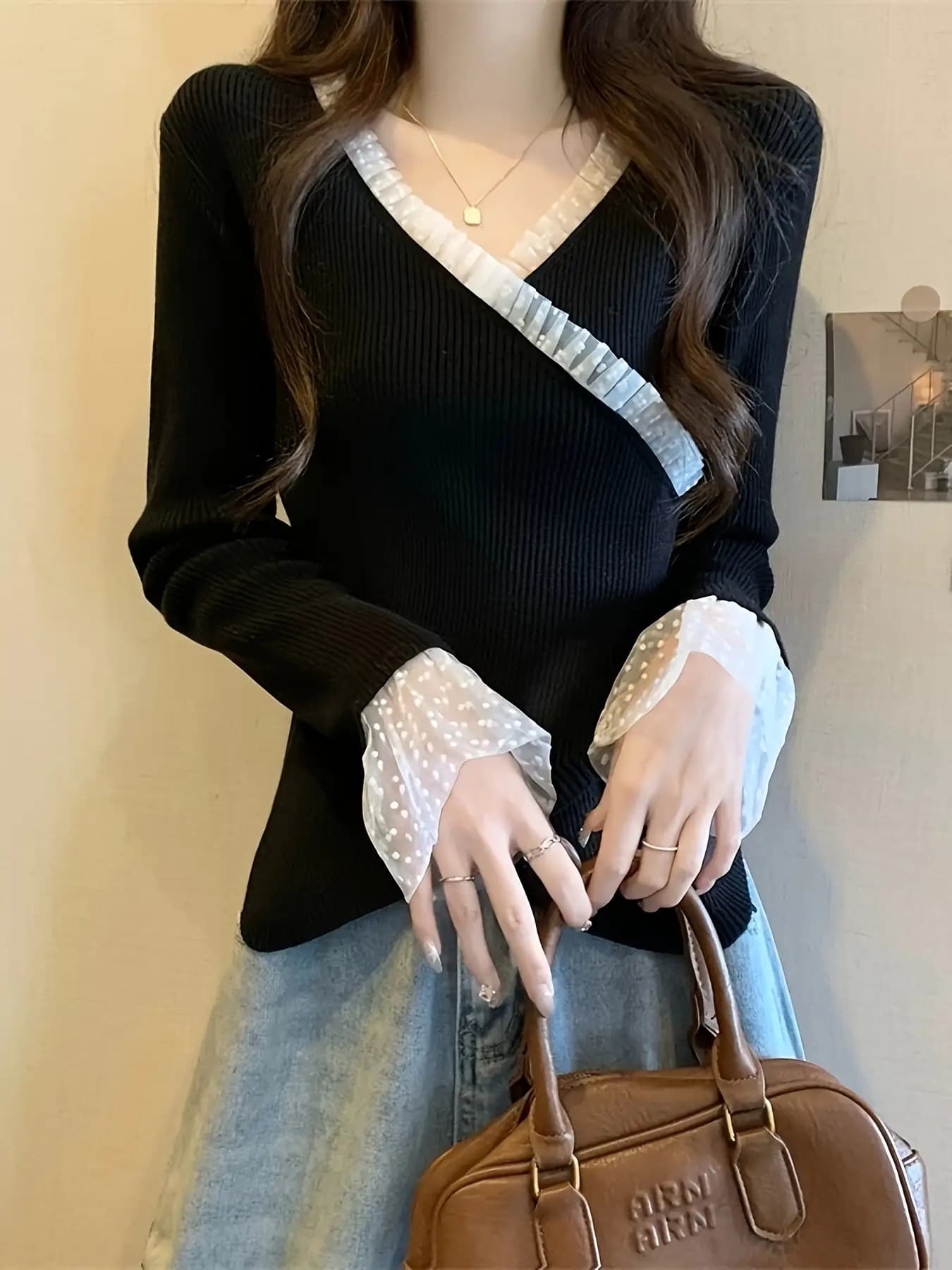 【全店30％OFF引き換え証があり】【重ね着風】ニットセーターレディースＶネックレースチュールドット柄リブニットトップス長袖カットソープルオーバー異原料品うつり変わりアシメインナー袖スピード競技伸縮性タイトスリム体型押しかぶせる着痩せ細見え割れ易い押し出し成年者好いたらしい女子らしい好いたらしい