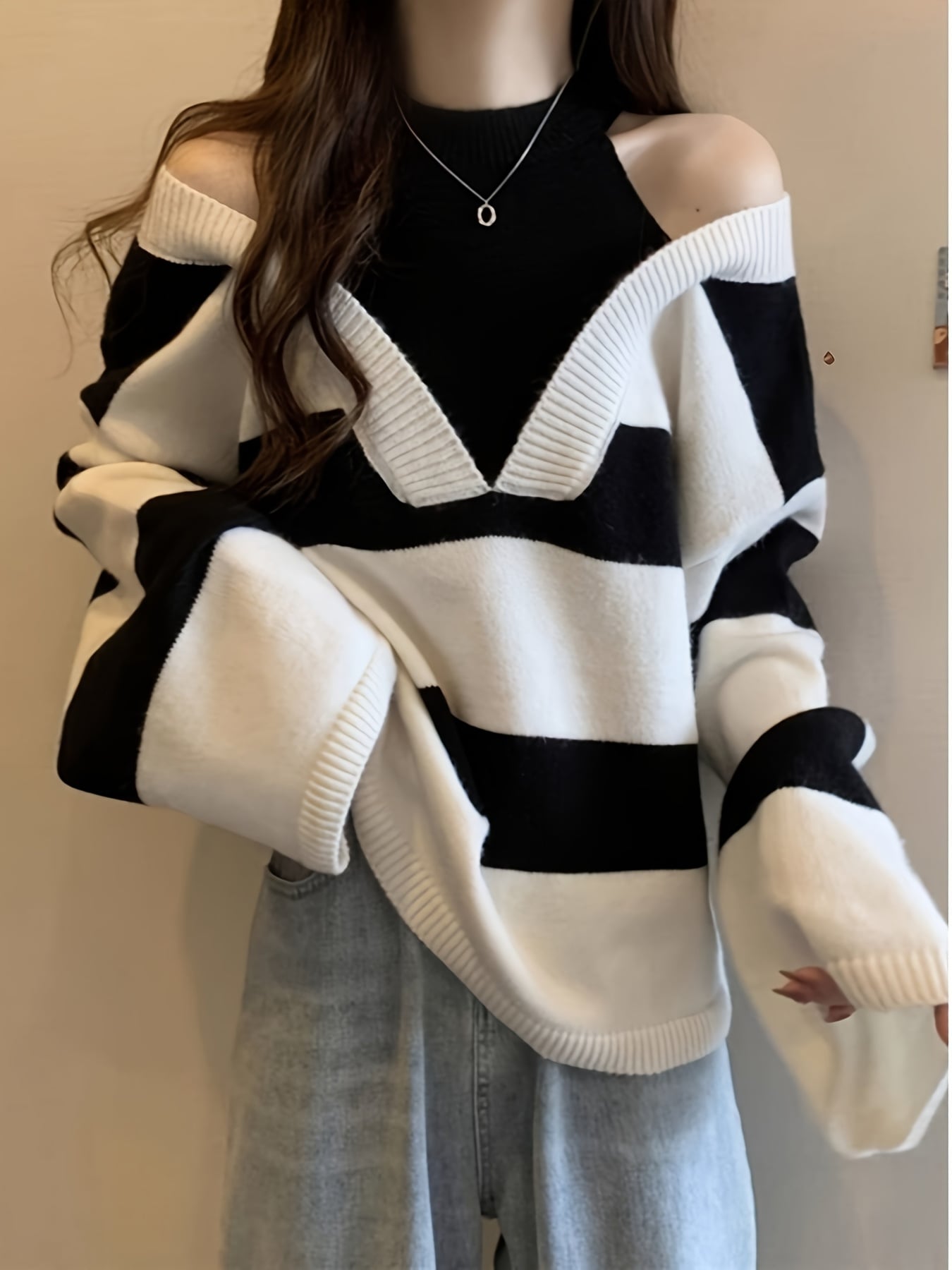 【全店30％OFF引き換え証があり】【重ね着風】編み物 スウェーター レディース 間借り人 トップス オフショルダー 肩出し 肩あき フェイクレイヤード ホルターネック風 ハイネック ボトルネック 長袖 ゆる影ぼうし 厚地の外套大きさ ゆったり 体型押しかぶせる