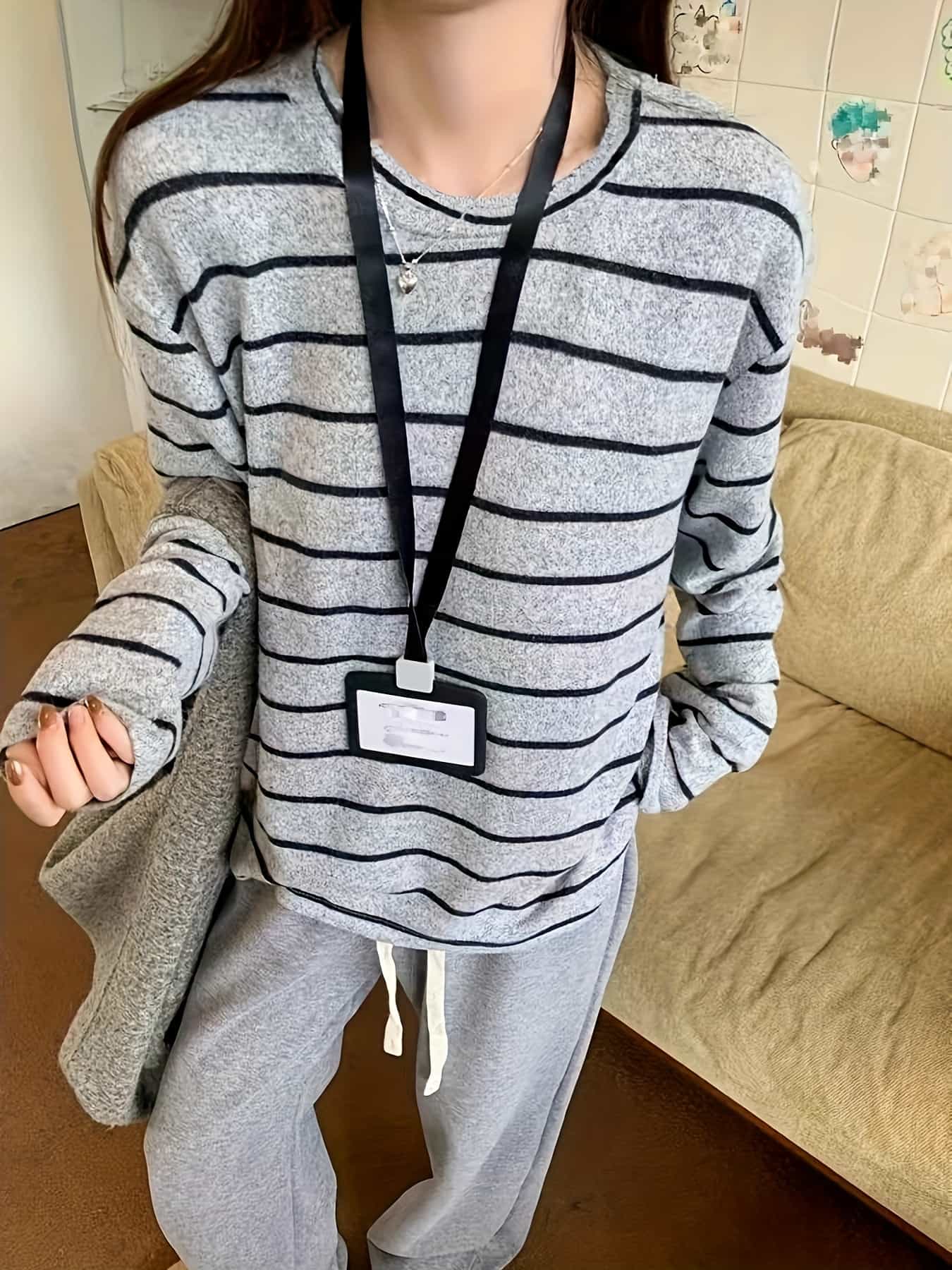 【全店30％OFF引き換え証があり】間借り人 編み物 レディース スウェーター トップス 長袖 労働者の一団のど首 ゆったり ティーシャツ 韓国流行り物 秋 冬 春 カットソー 上衣 ビッグ影ぼうし 厚地の外套大きさ 丸首 横縞 心地よい 好いたらしいめ