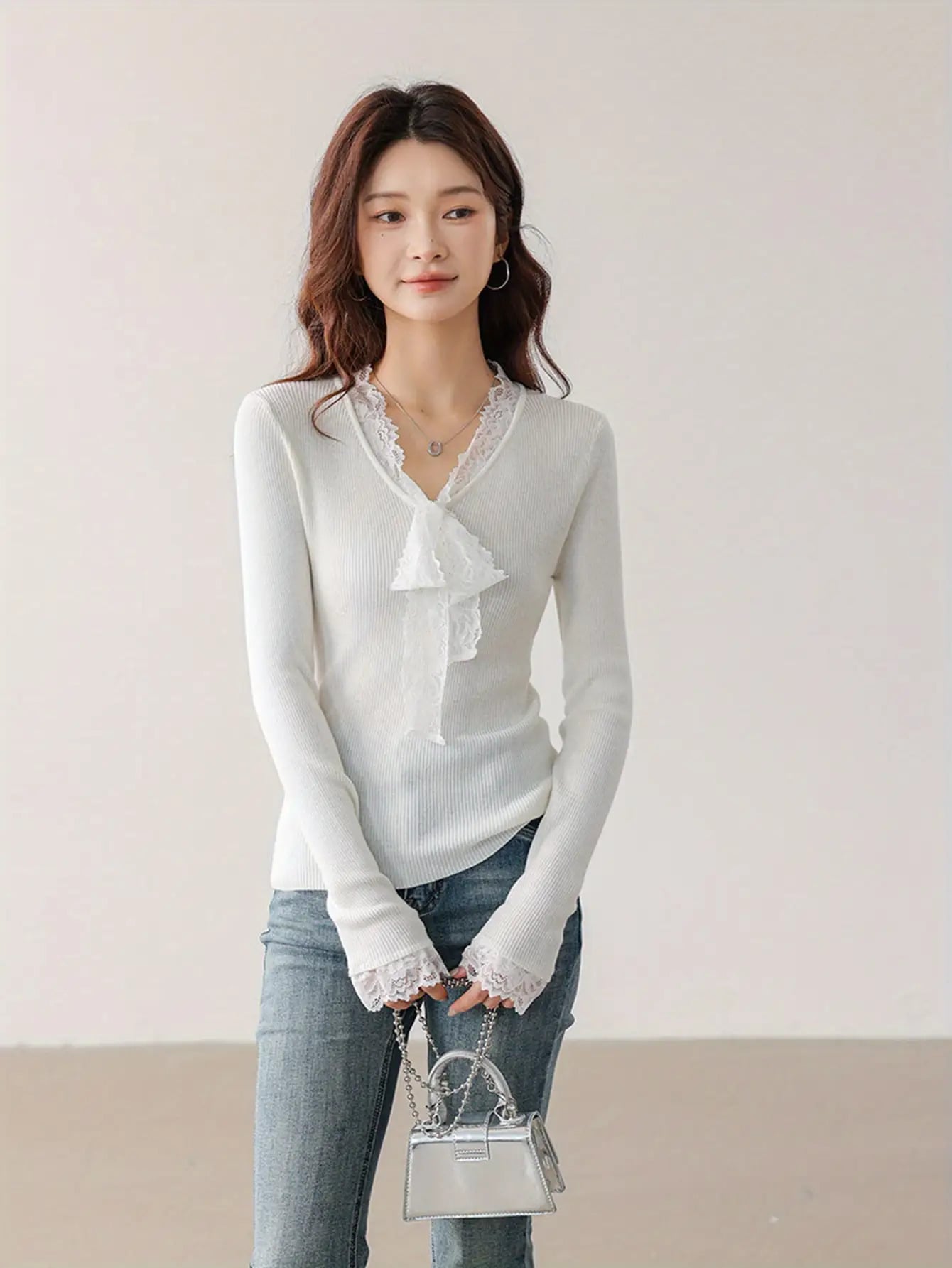 【全店30％OFFクーポンがあり】【大人可愛い】ニット レディース セーター トップス レース Ｖネック フリル リブニット カットソー プルオーバー 長袖 タイト スリム 伸縮性 ストレッチ 着痩せ 細見え 華奢見え 体型カバー 二の腕カバー オフ｜大森麗萱