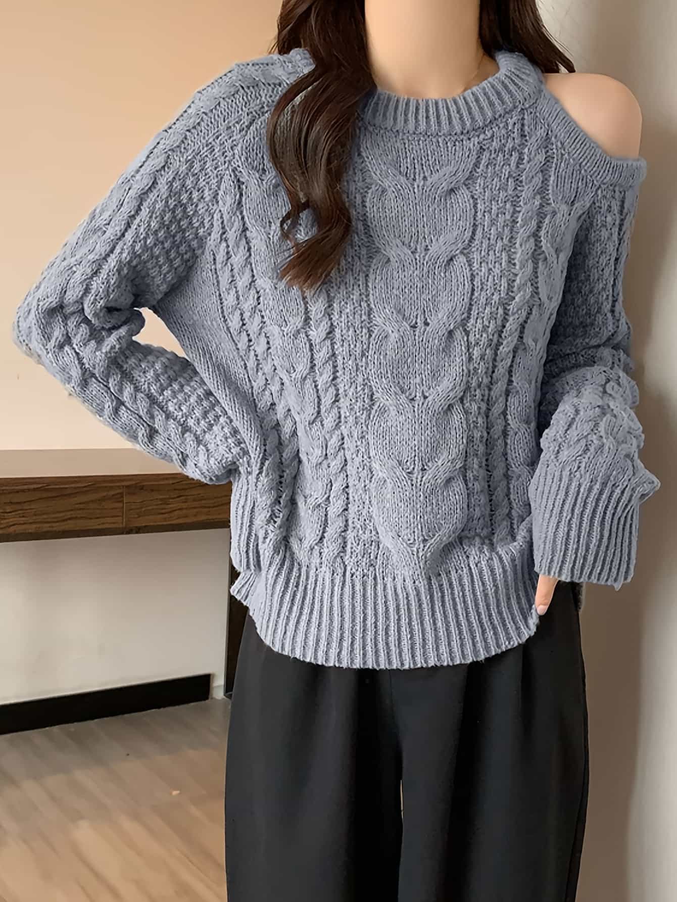 【全店30%OFFクーポンがあり】【肩あきデザイン】 ケーブル編み ニット レディース セーター 長袖 プルオーバー トップス 肩出し オープンショルダー ゆるニット ケーブルニット ざっくり 丸首 クルーネック ゆったり 体型カバー 着痩せ 華奢見|大森麗萱