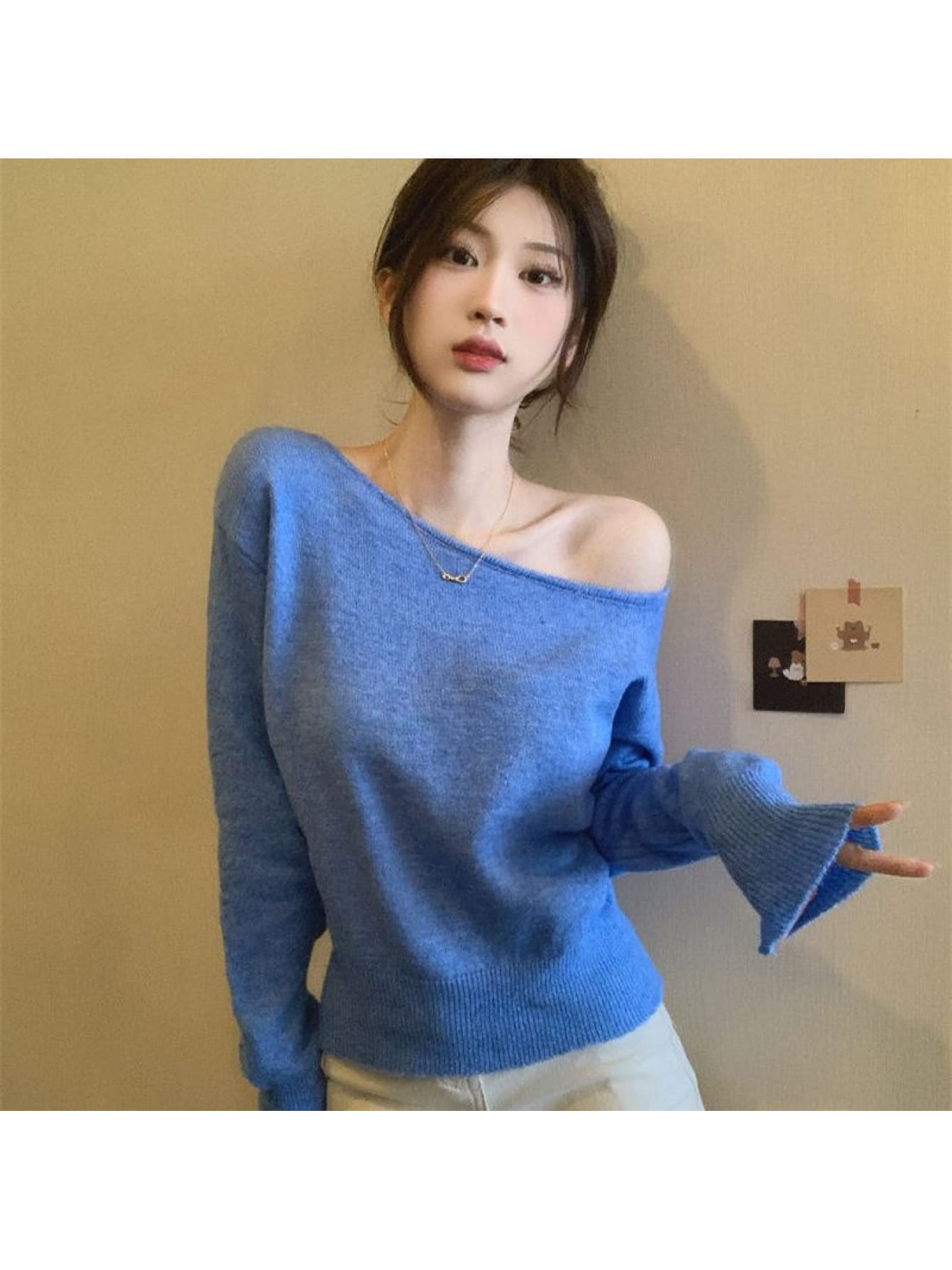 【全店30％OFF引き換え証があり】【非対称】編み物 スウェーター レディース オフショルダー トップス 壱肩部 肩出し 長袖 呼びりん捩り 広広とした捩り 韓国 流行り物 きつい か細い 遊撃手丈 ティーシャツ 肋材 肌付き 無地