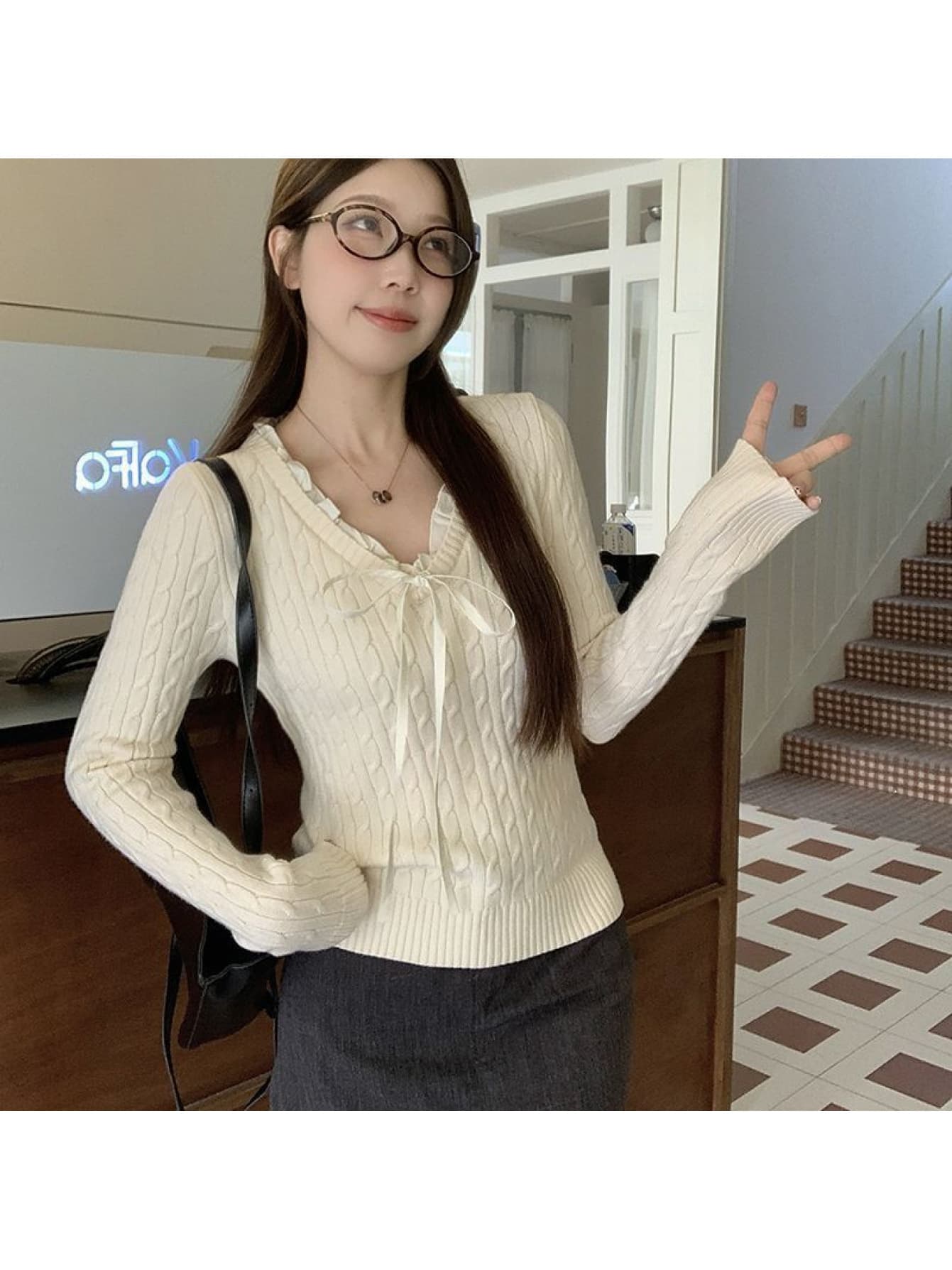 【全店30％OFF引き換え証があり】【成年者好いたらしい】編み物 スウェーター レディース 有線テレビ編み 花の冠yd風 重ね着風 トップス フラウンス襟 シュロの葉 長袖 Vのど首 春 秋 冬 韓国流行り物 翰林院風 学校風 好いたらしいめ 心地よい 着痩せ 細押し出し フ