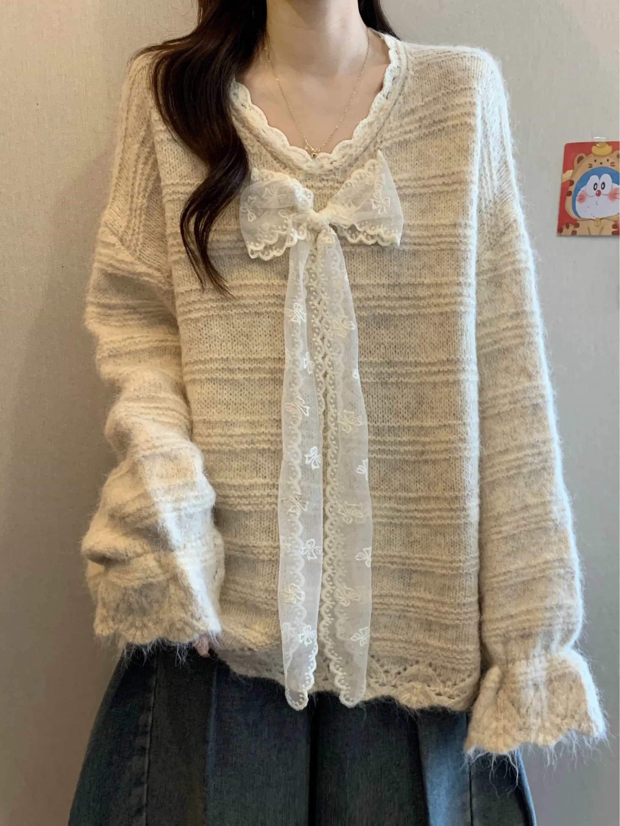 【全店30％OFFクーポンがあり】【25%OFFクーポンあり】リボン ニット レディース セーター レース Vネック トップス 長袖 プルオーバー シャギーニット モヘアタッチ ゆったり 柔らかい 大人可愛い フェミニン ガーリー 体型カバー 着痩せ｜大森麗萱