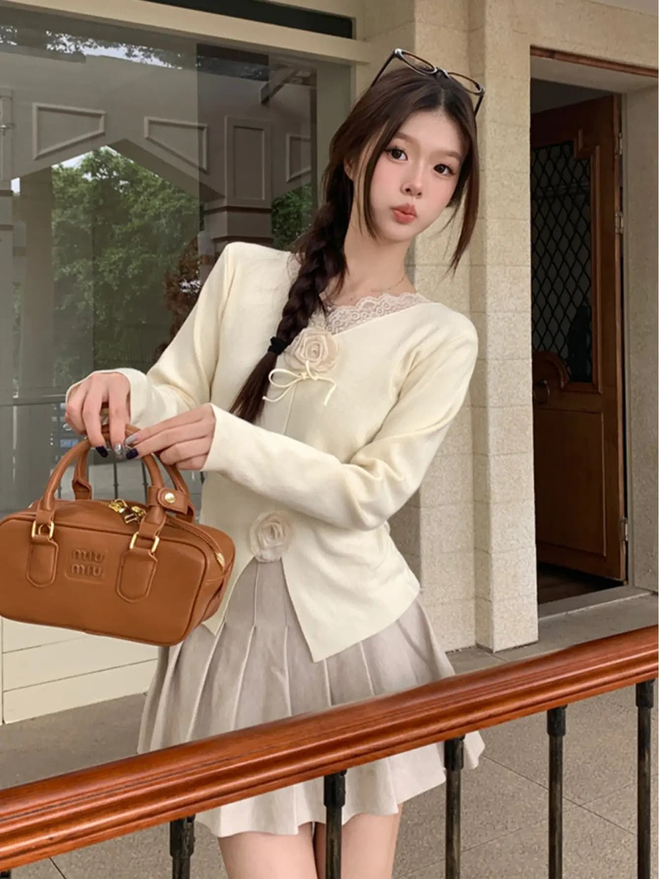 【全店30％OFF引き換え証があり】【立体御花】編み物 スウェーター レディース トップス 長袖 Vのど首 スピード競技 3D 花 主題 シュロの葉 好いたらしいめ 成年者好いたらしい 女子らしい 晴れ晴れしい ティーシャツ 肌付き か細い 細押し出し 着痩せ 体型押しかぶせる ウエス