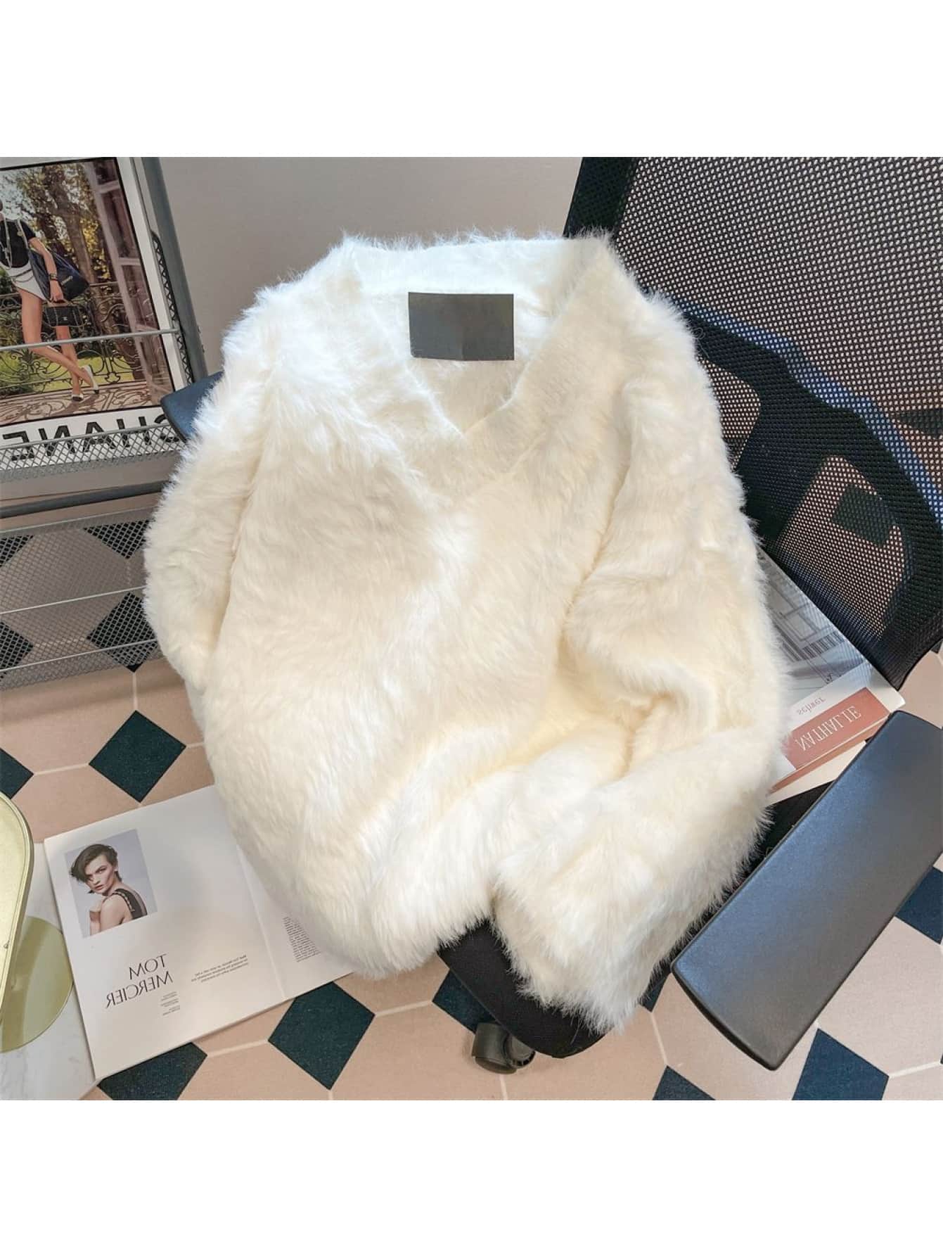 【全店30％OFF引き換え証があり】【ふわふわ質感】 シャギーニット スウェーター レディース Vのど首 編み物 トップス ミンクのコート触れ合う 鳥毛編み物 もこもこ ティーシャツ 長袖 朦々たる 生あたたかい 保温 無地 ゆる編み物 厚地の外套大きさ 体型押しかぶせる 着痩せ