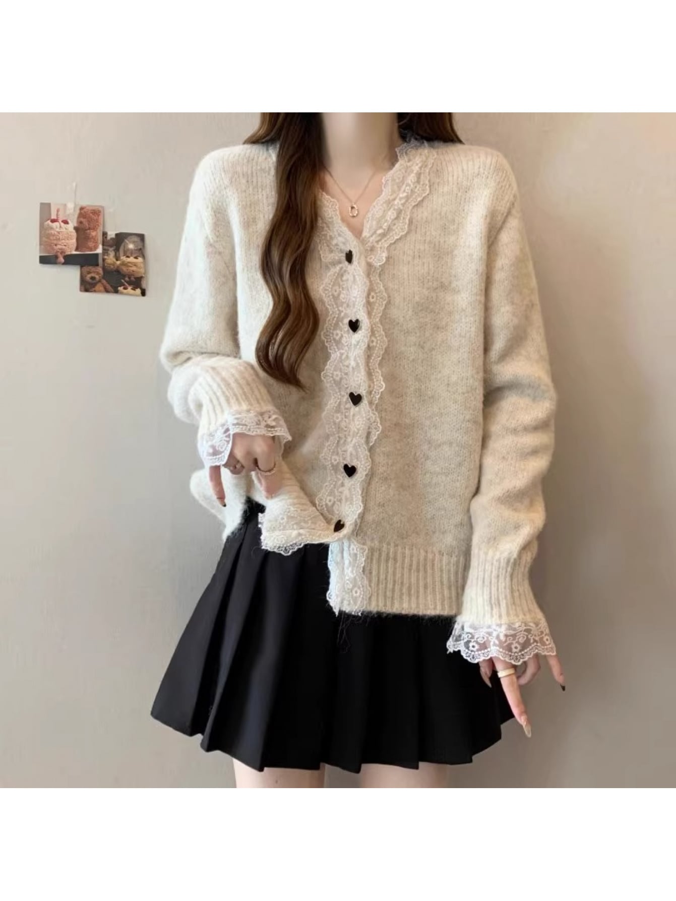 【全店通用25%OFFクーポン】【大人可愛い】カーディガン レディース ニット レース Vネック 羽織り トップス セーター 長袖 前開き ハートボタン レース切り替え ゆったり 体型カバー 着痩せ 柔らかい ふんわり 春 秋 冬 オフィス 通勤 O|大森麗萱
