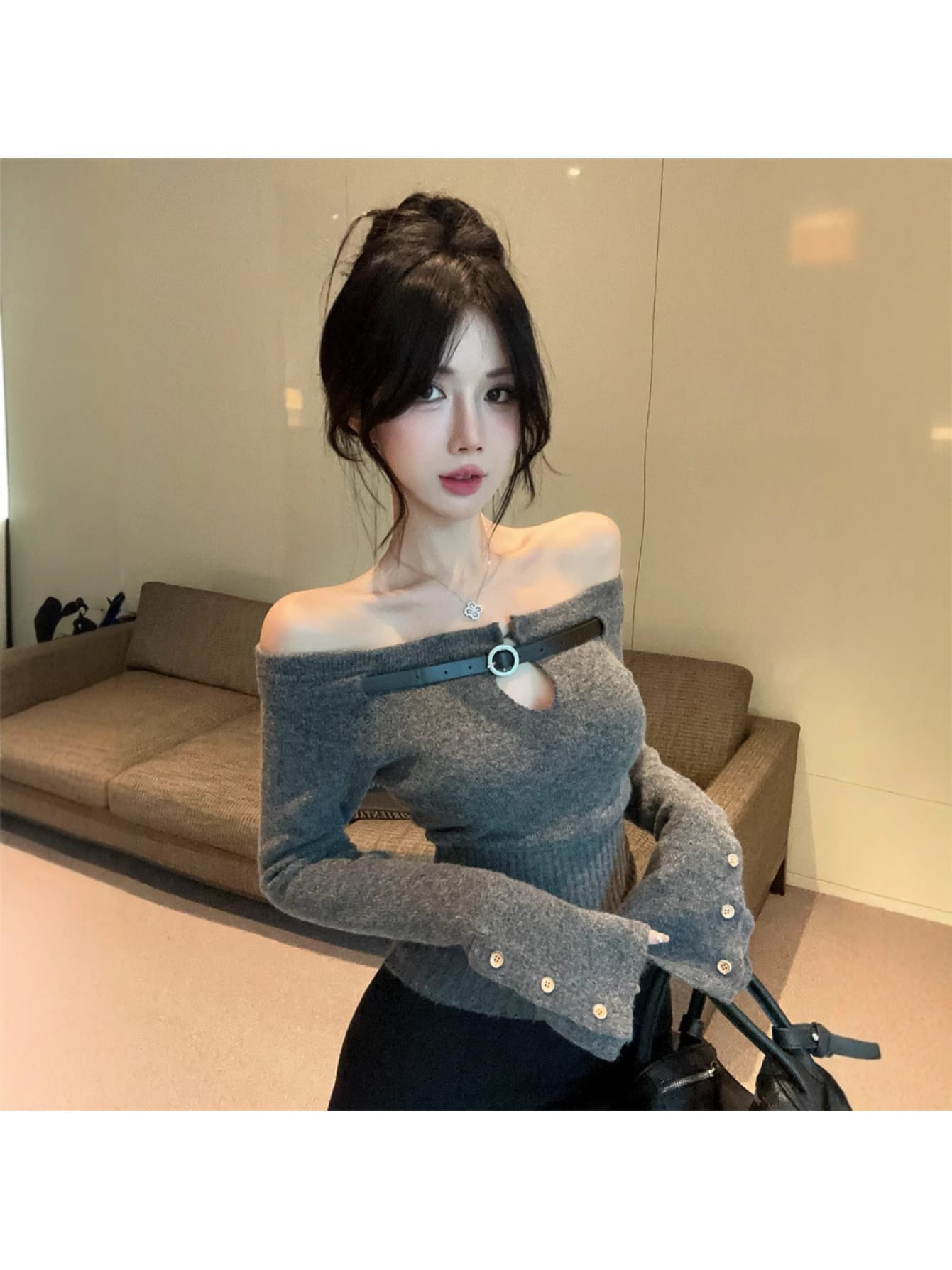 【全店30％OFF引き換え証】【デコルテ好いたらしい】 オフショルダー 編み物 レディース 明けっ広げ肩部 スウェーター 前胸部あき トップス カットソー 長袖 肩出し 胴締め バックル 肩あき リブニット きつい スレンダー 割れ易い押し出し 細押し出し 着痩せ 体型河馬