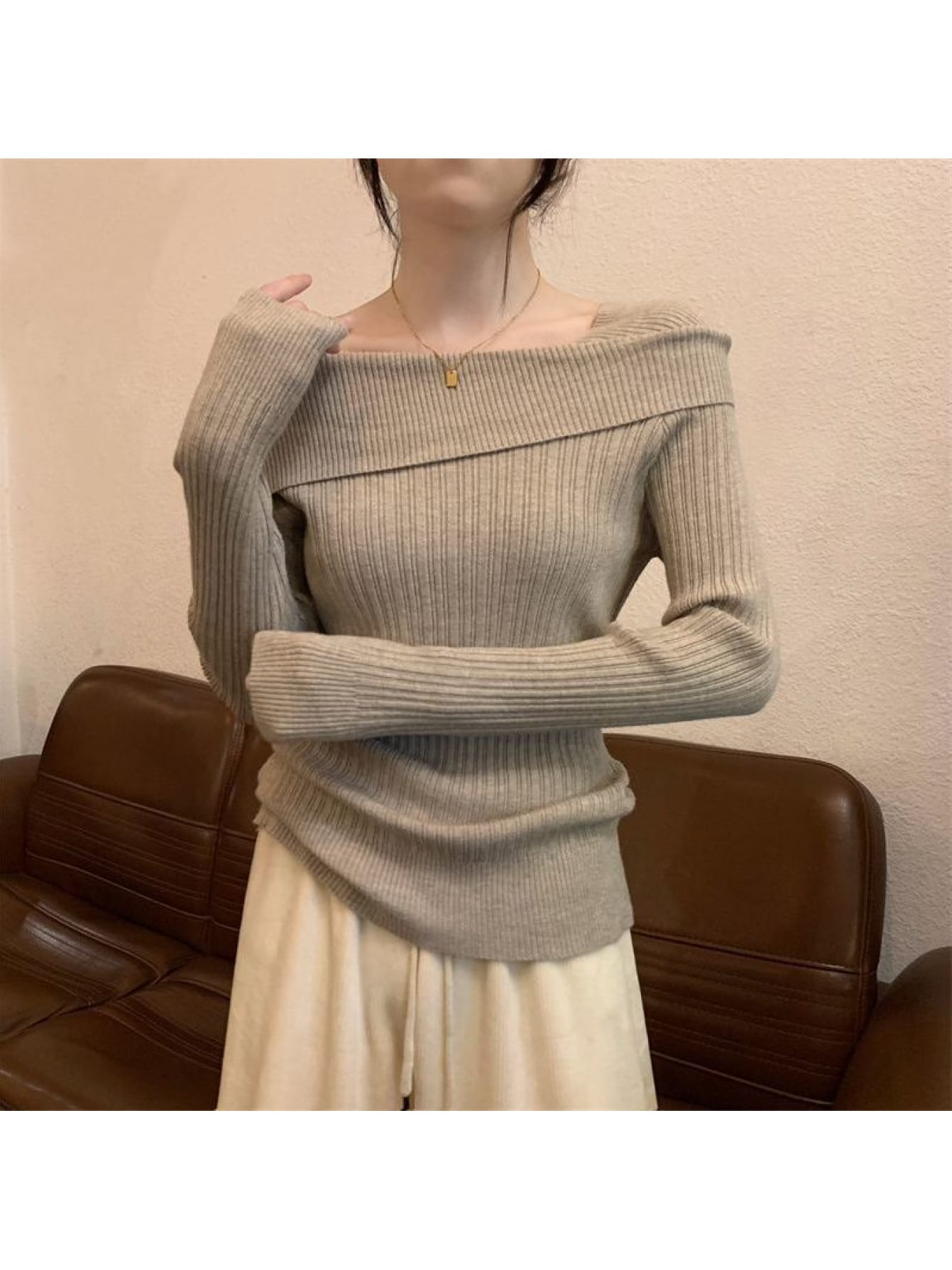 【全店30％OFF引き換え証】【成年者好いたらしい】オフショルダー 編み物 スウェーター レディース リブニット トップス 猪牙のど首 肩出し 長袖 きつい か細い 填まる 伸縮性 伸ばすこと ティーシャツ 無地 好いたらしいめ 心地よい 女子らしい 着痩せ 細見