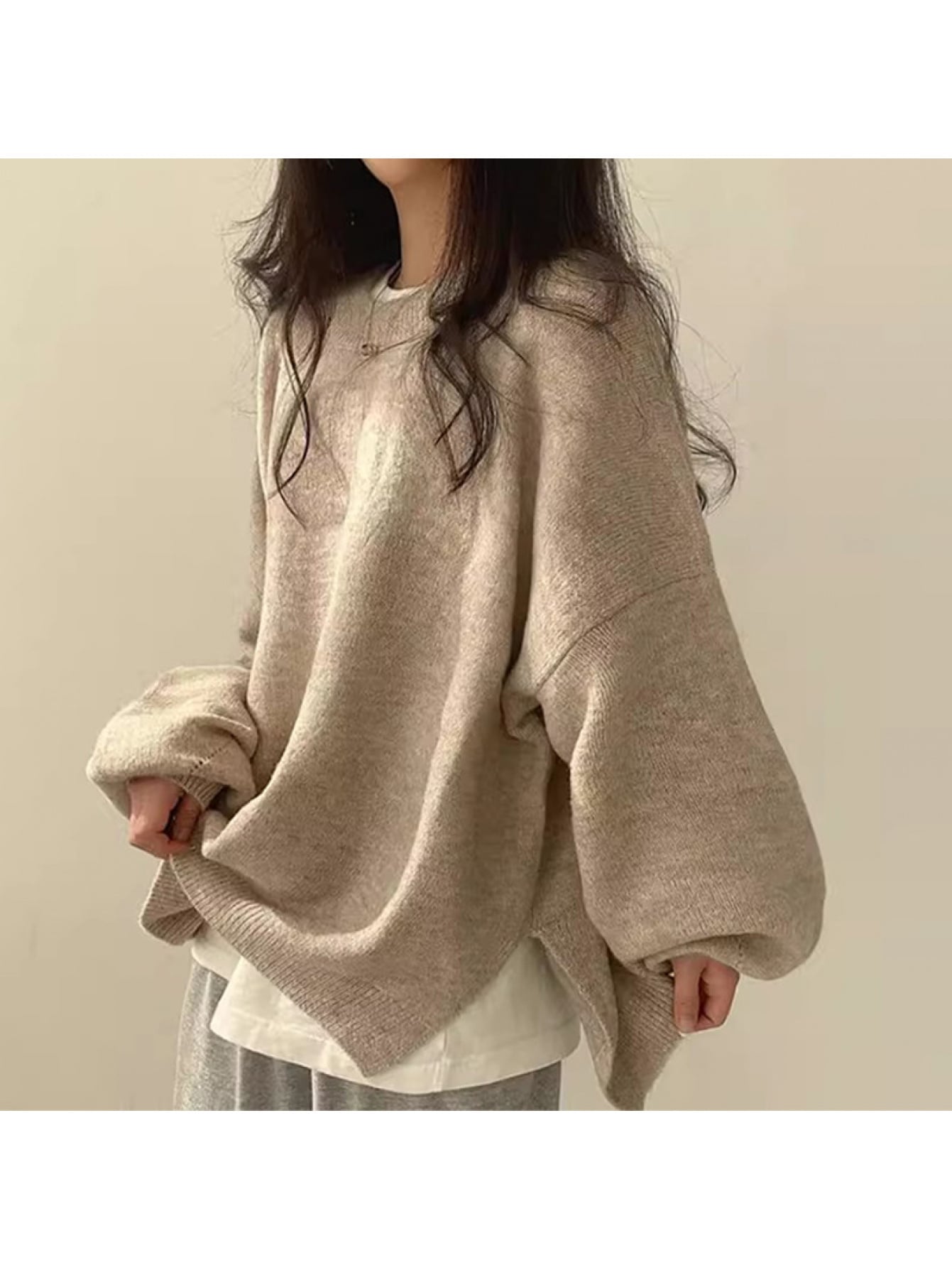 【全店通用25％OFFクーポン】ニット セーター レディース トップス クルーネック 丸首 長袖 オーバーサイズ ビッグシルエット ゆるニット ゆったり 体型カバー 二の腕カバー 着痩せ 細見え サイドスリット バルーン袖 ボリューム袖 ドロップショ｜大森麗萱 10,217円