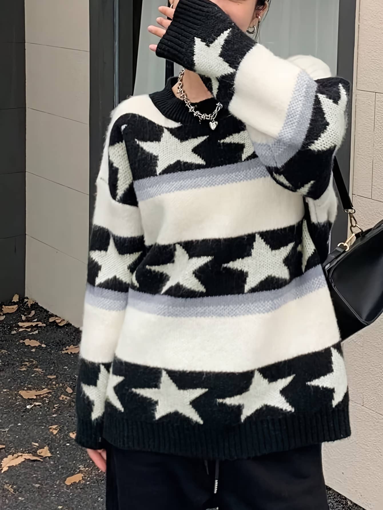 【全店通用25%OFFクーポン】星柄 ニット レディース セーター オーバーサイズ ボーダー 星 トップス クルーネック 丸首 長袖 ゆるニット ビッグシルエット 韓国ファッション オルチャン ストリート カジュアル モノトーン 配色 体型カバー 着|大森麗萱