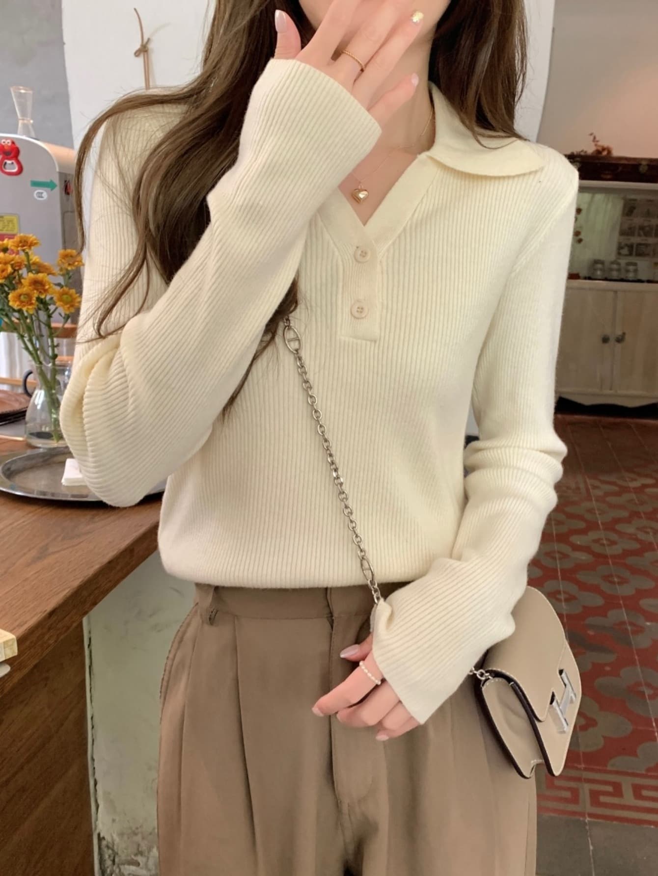 【全店30％OFF引き換え証】【襟付き添い人リブニット】編み物 スウェーター レディース 長袖 襟付き添い人 ポロ襟 ヘンリーのど首 肋材 トップス 韓国流行り物 好いたらしいめ 執務室心地よい 秋冬 春 無地 分かりやすい 伸縮性 パステル色の 体型押しかぶせる 着痩せ 細見え