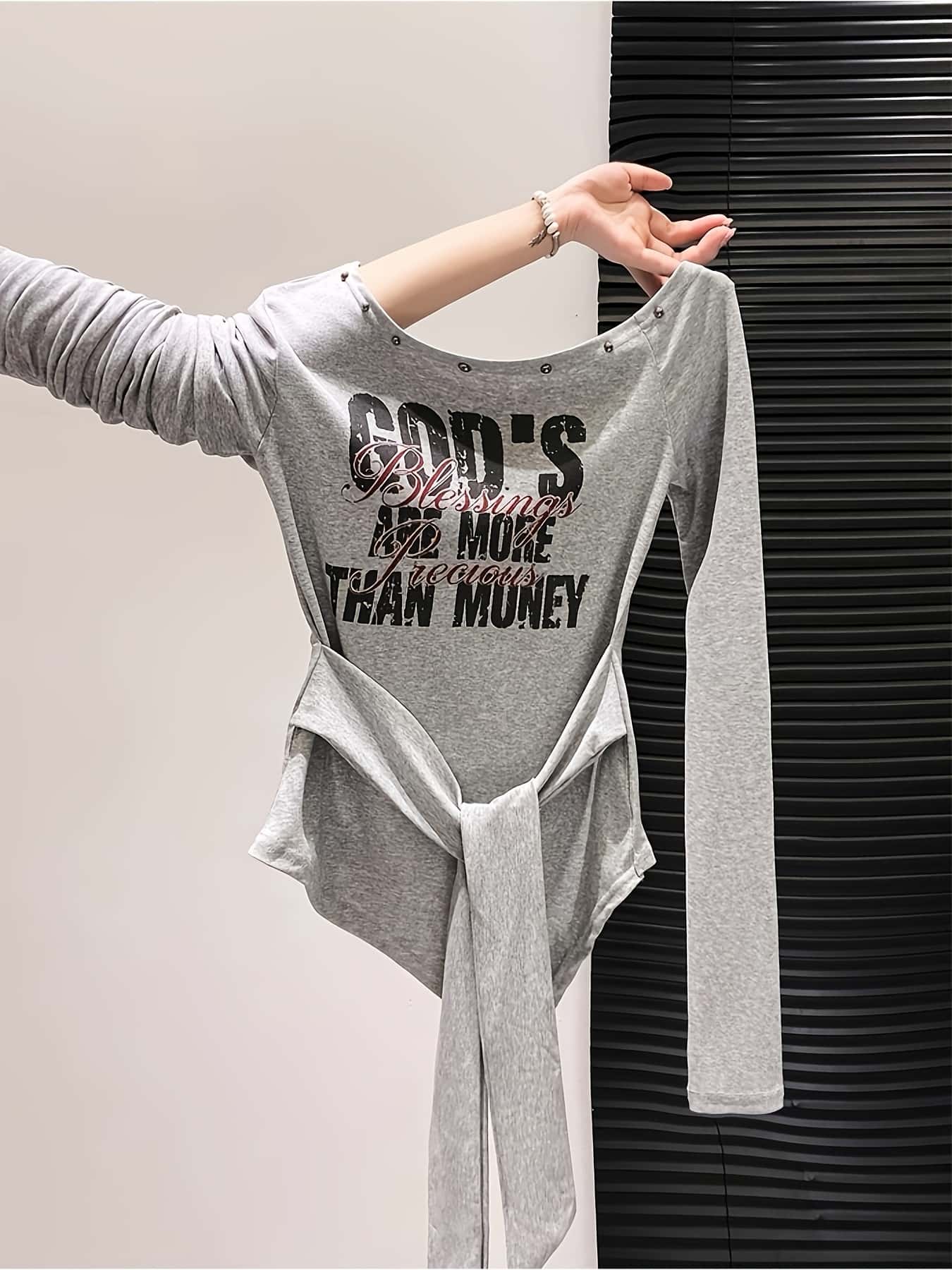【全店30％OFF引き換え証】【Y2K★表どおり】 プルオーバー 長袖 レディース ロンT カットソー トップス 文字 ロゴタイプ 刷り上げる 肩出し 非対称 うつり変わり リベット スタッズ 酉の方角 シュロの葉 着痩せ 細押し出し きつい ボディコン 艶っぽい 仕掛地雷