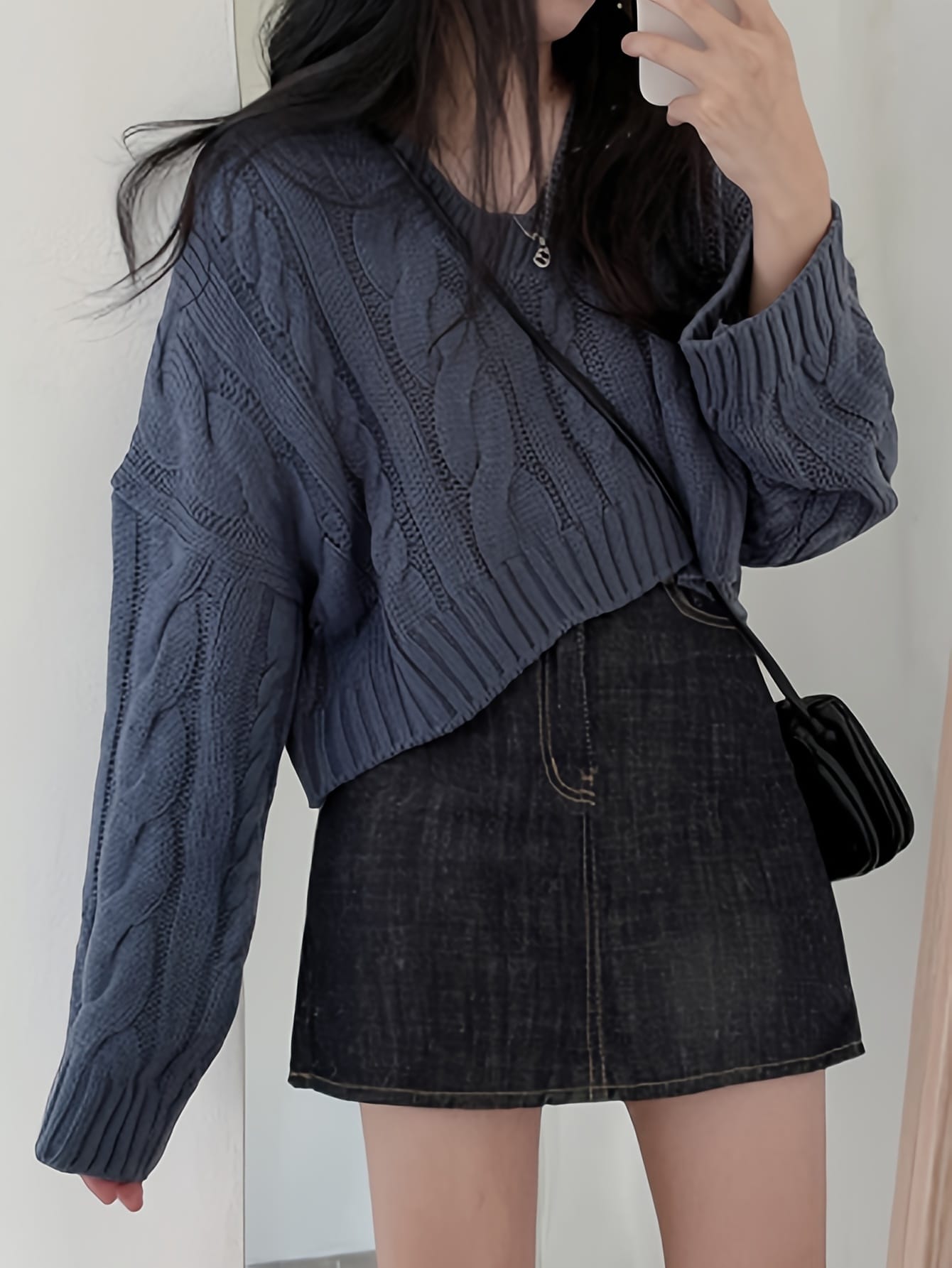【全店通用25％OFFクーポン】【トレンド短丈】 ケーブルニット セーター レディース Vネック クロップド丈 ショート丈 ニット トップス 長袖 ケーブル編み ゆったり オーバーサイズ 体型カバー 着痩せ 脚長効果 華奢見え 大人可愛い きれいめ｜大森麗萱