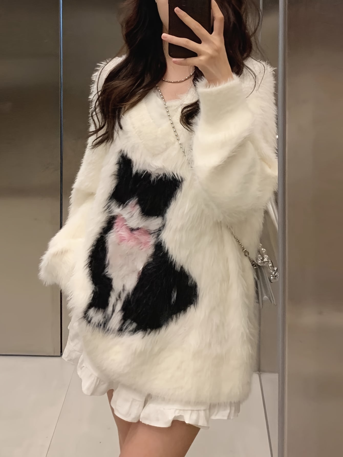 【全店通用25％OFFクーポン】【猫モチーフ】ニットワンピース レディース Vネック セーター チュニック 猫柄 ねこ シャギーニット もこもこ ふわふわ フェイクファー トップス ワンピ 長袖 ゆったり オーバーサイズ ビッグシルエット 体型カバー｜大森麗萱