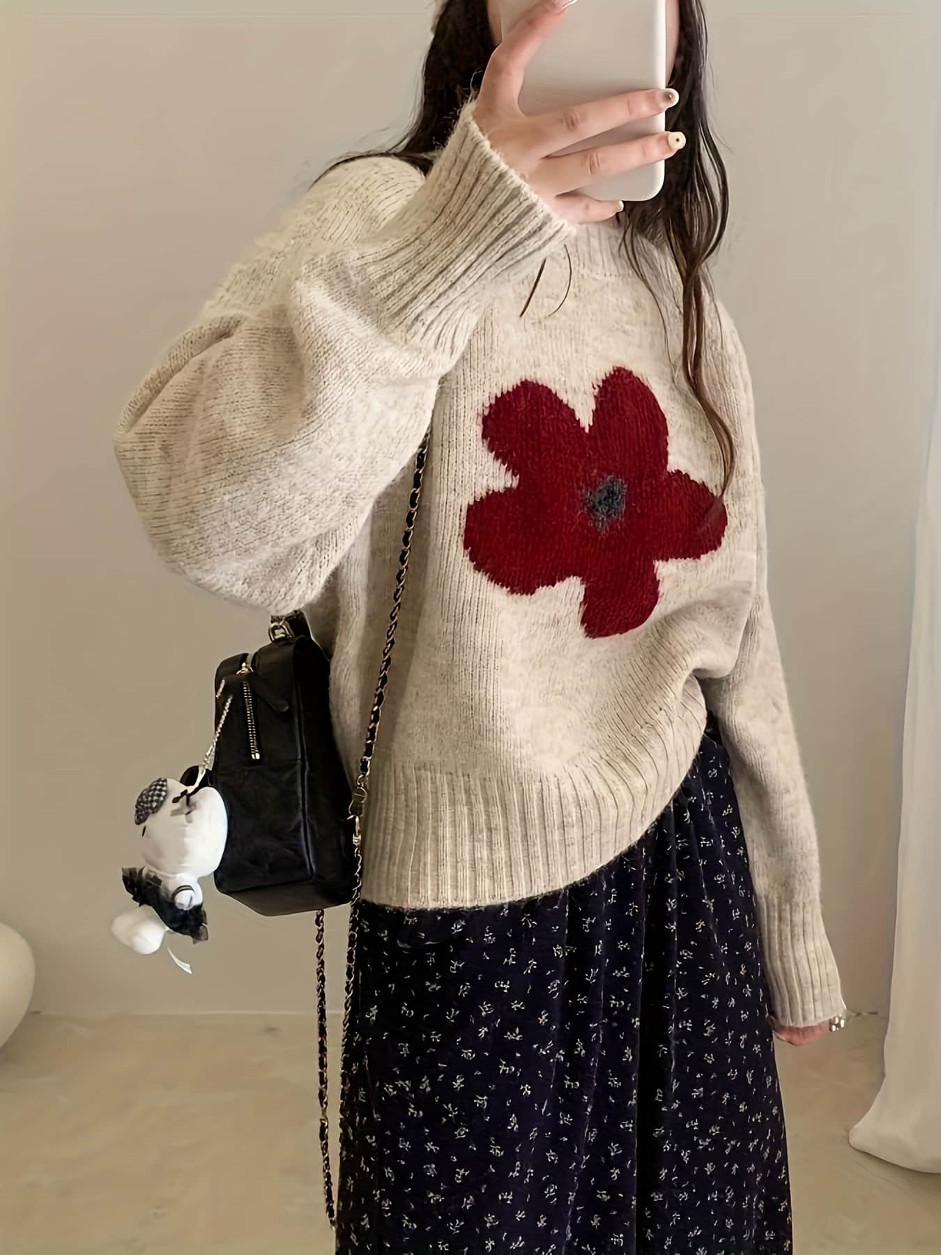 【全店通用25％OFFクーポン】ニット セーター レディース 大花柄 フラワー 刺繍風 クルーネック 丸首 トップス 長袖 韓国ファッション ゆるニット オーバーサイズ ビッグシルエット 体型カバー 着痩せ 二の腕カバー 華奢見え 厚手 防寒 暖かい｜大森麗萱