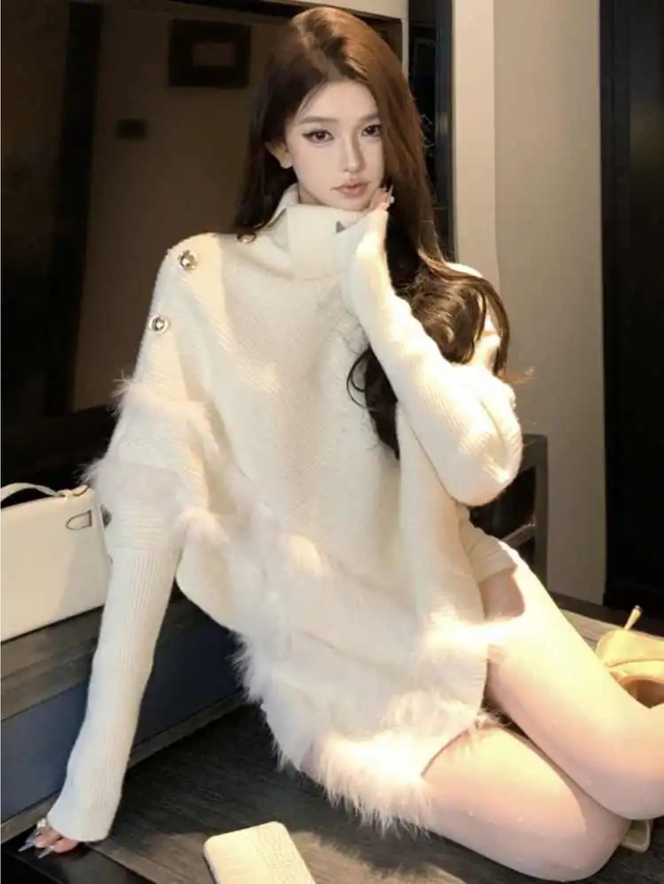 【全店通用25％OFFクーポン】【異素材切替】ニット セーター レディース トップス ハイネック タートルネック アシンメトリー ファー ボア ボタン 長袖 厚手 暖かい 防寒 ゆったり オーバーサイズ 体型カバー 着痩せ 華奢見え 30代 40代｜大森麗萱 12,089円