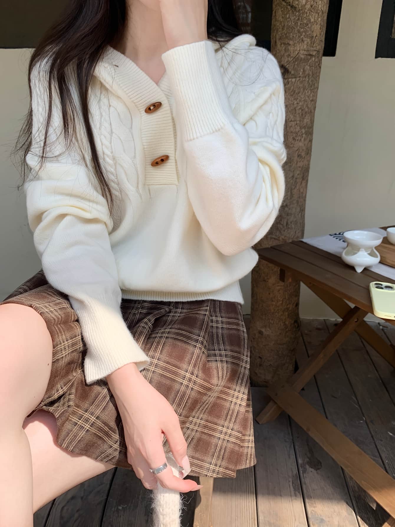 【全店通用25％OFFクーポン】【大人レトロ】ニット セーター レディース トップス フード付き パーカー ケーブル編み トグルボタン ダッフルボタン 長袖 縄編み 厚手 プルオーバー 柔らかい 暖かい 体型カバー 着痩せ 華奢見え ゆったり カジュ｜大森麗萱