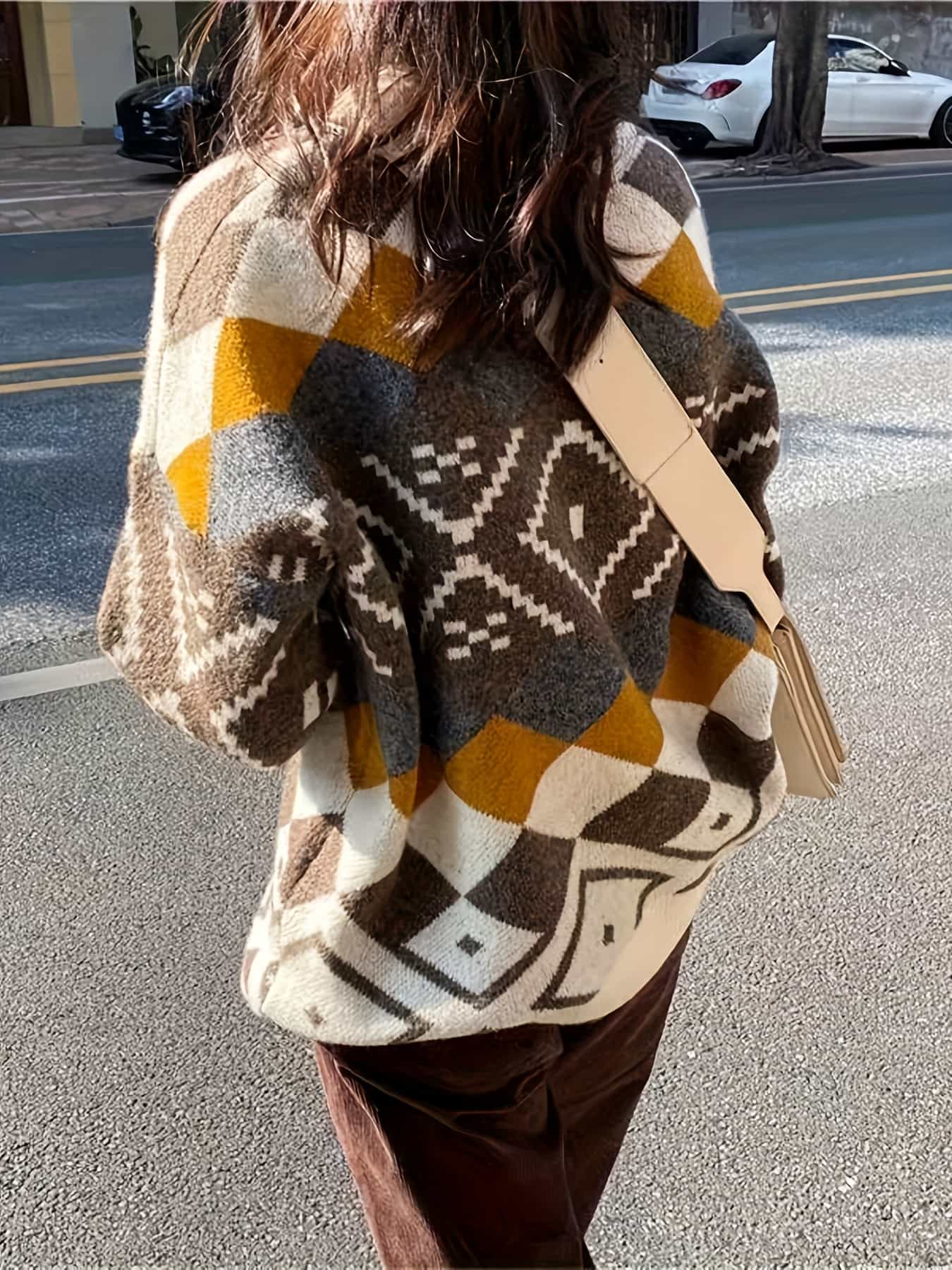 【全店通用25％OFFクーポン】【レトロ可愛い】ニット セーター レディース アーガイル柄 幾何学 総柄 トップス クルーネック 丸首 ざっくり プルオーバー ゆったり 長袖 厚手 ゆるニット 体型カバー 着痩せ 華奢見え 二の腕カバー 暖かい 防寒｜大森麗萱