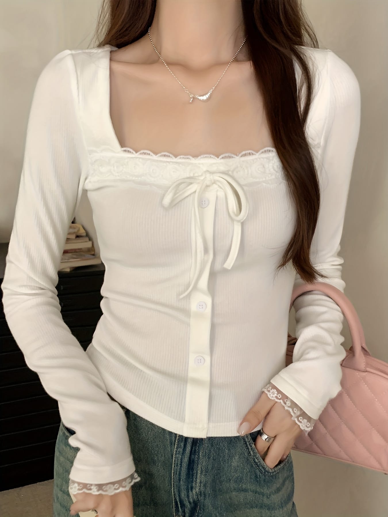 【全店通用25％OFFクーポン】【大人可愛い】ニット トップス レディース レース リボン スクエアネック リブニット 長袖 カットソー セーター プルオーバー 韓国ファッション フェミニン フロントリボン 飾りボタン きれいめ 清楚 カジュアル 体｜大森麗萱