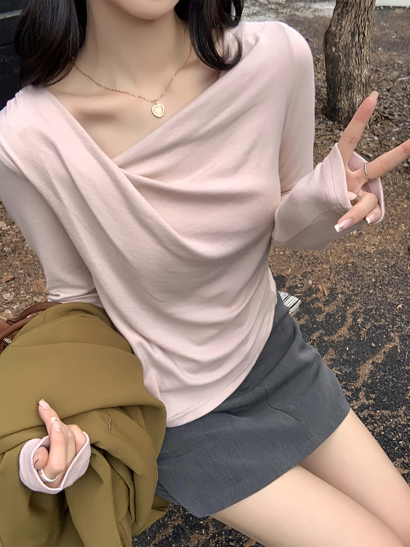 【全店30％OFF引き換え証】【2way】オフショル カットソー レディース 長袖 ドレープネック トップス ロンT ワンショル 艶っぽい きつい か細い プルオーバー デコルテ 美生産ライン 好いたらしいめ 女子らしい あざと好いたらしい 無地 分かりやすい 着痩せ 細見え