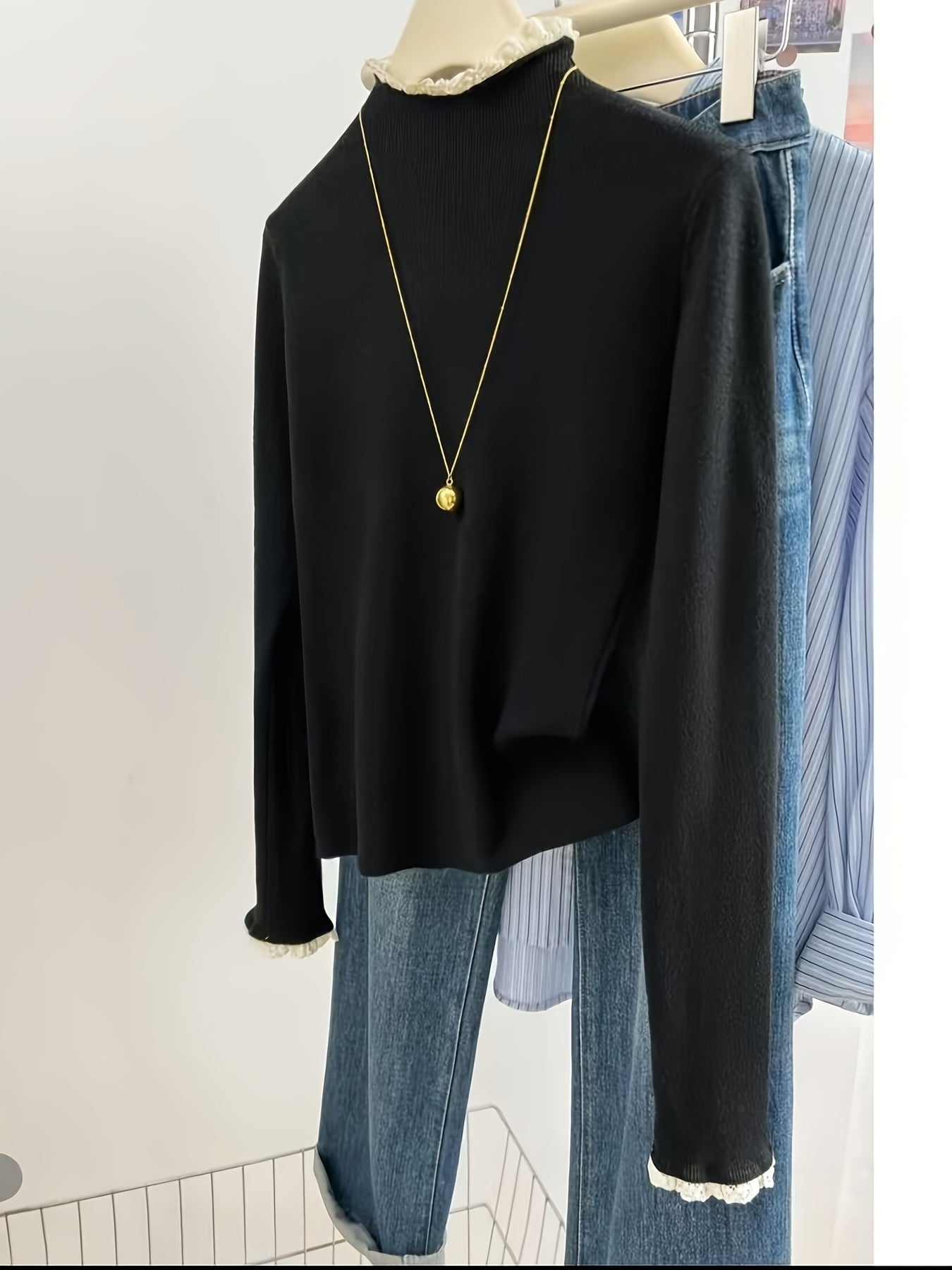 【全店通用25%OFFクーポン】【襟袖フリル】ニット セーター レディース トップス ハイネック モックネック リブニット リブ 長袖 タイト フィット インナー 重ね着 伸縮 ストレッチ バイカラー レース 可愛い きれいめ 体型カバー 着痩せ 細|大森麗萱
