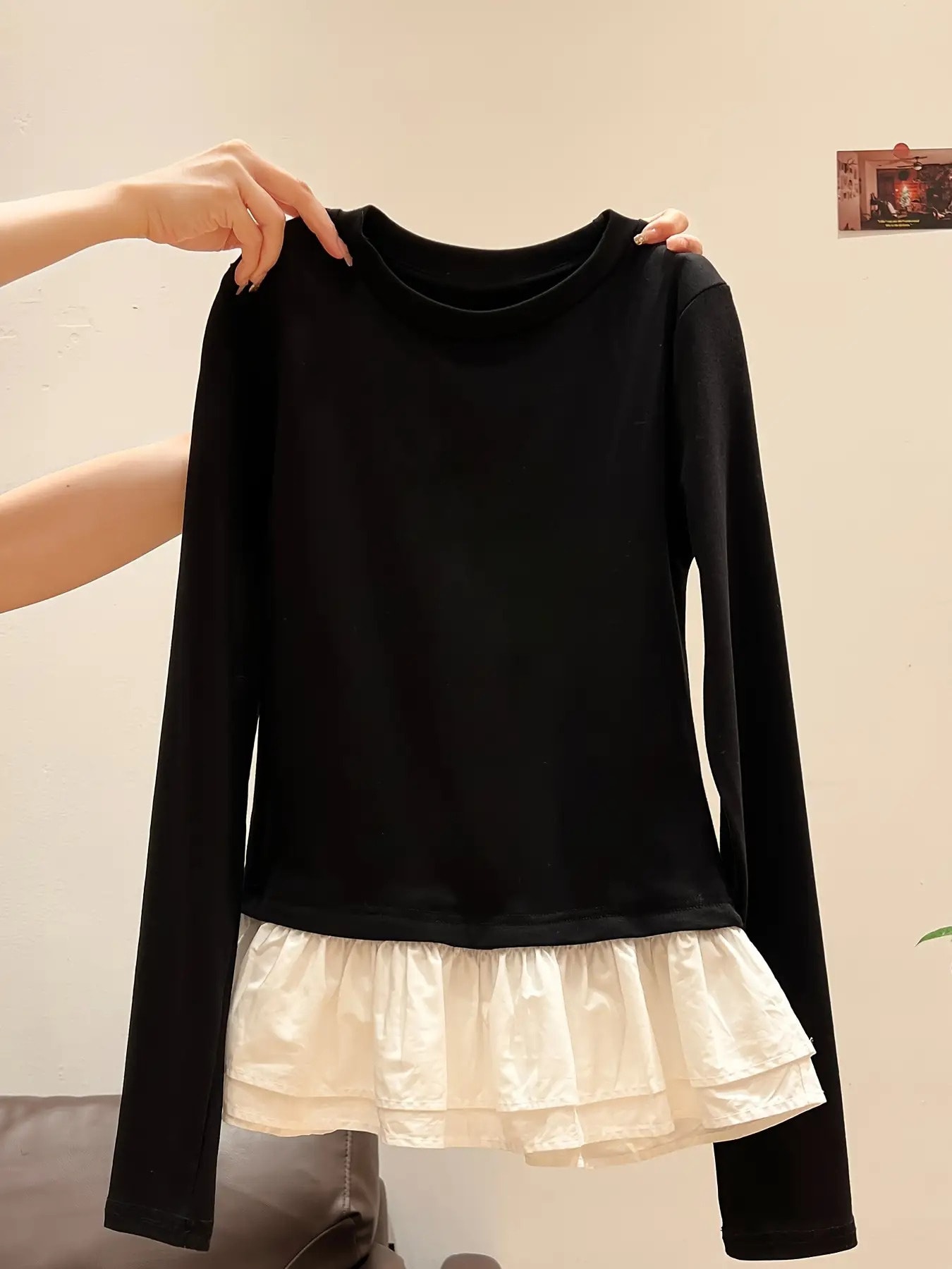 【全店通用25％OFFクーポン】【裾フリル】ニット レディース セーター 長袖 トップス プルオーバー レイヤード風 重ね着風 ドッキング 切り替え シャツ 裾 ティアード チュニック 体型カバー お尻が隠れる 着痩せ ゆったり クルーネック 丸首｜大森麗萱