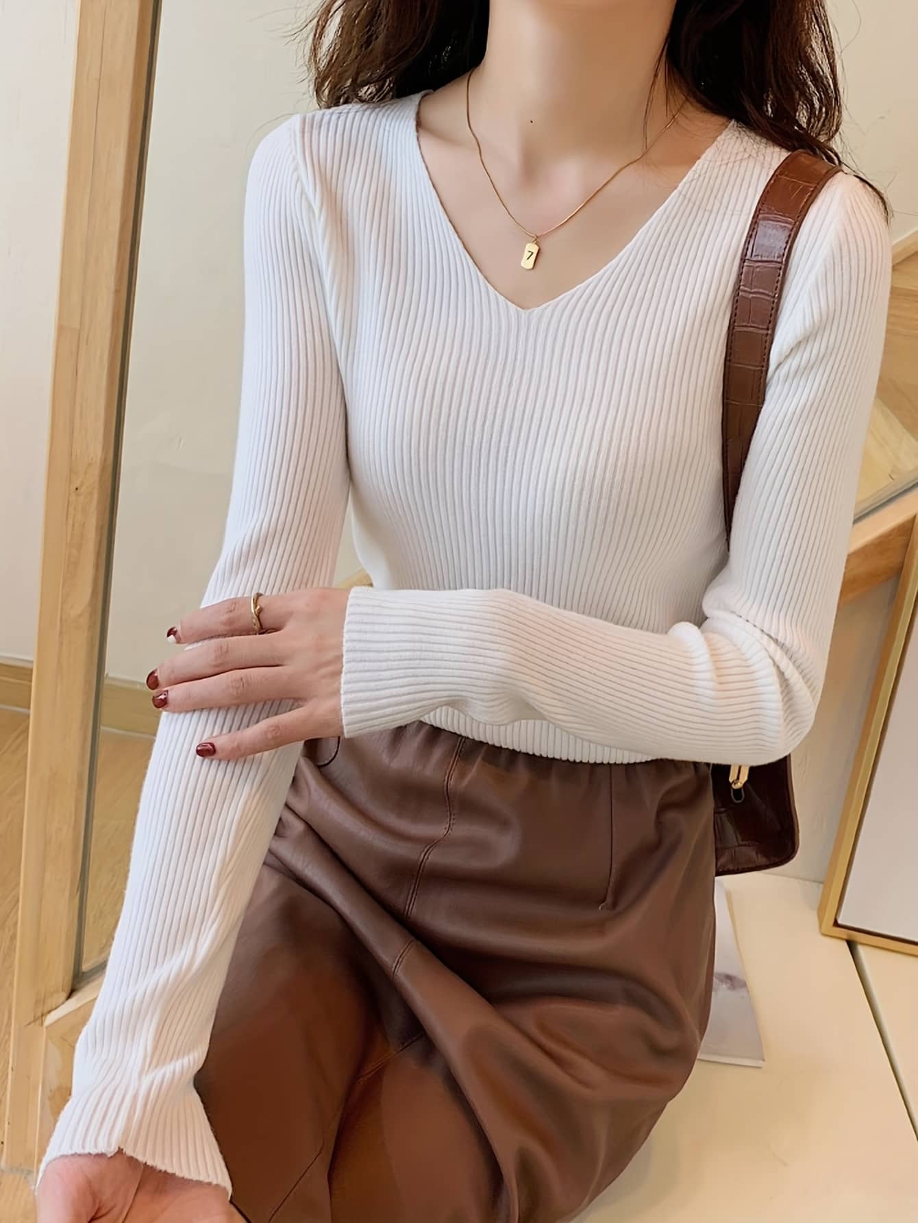 【全店30％OFF引き換え証】編み物 レディース 長袖 Vのど首 リブニット トップス スウェーター カットソー 肌付き 肋材 きつい か細い 無地 分かりやすい 伸縮性 伸ばすこと パステル色の 着痩せ 細押し出し 鎖骨もの言う花 好いたらしいめ 心地よい 執務室 通い