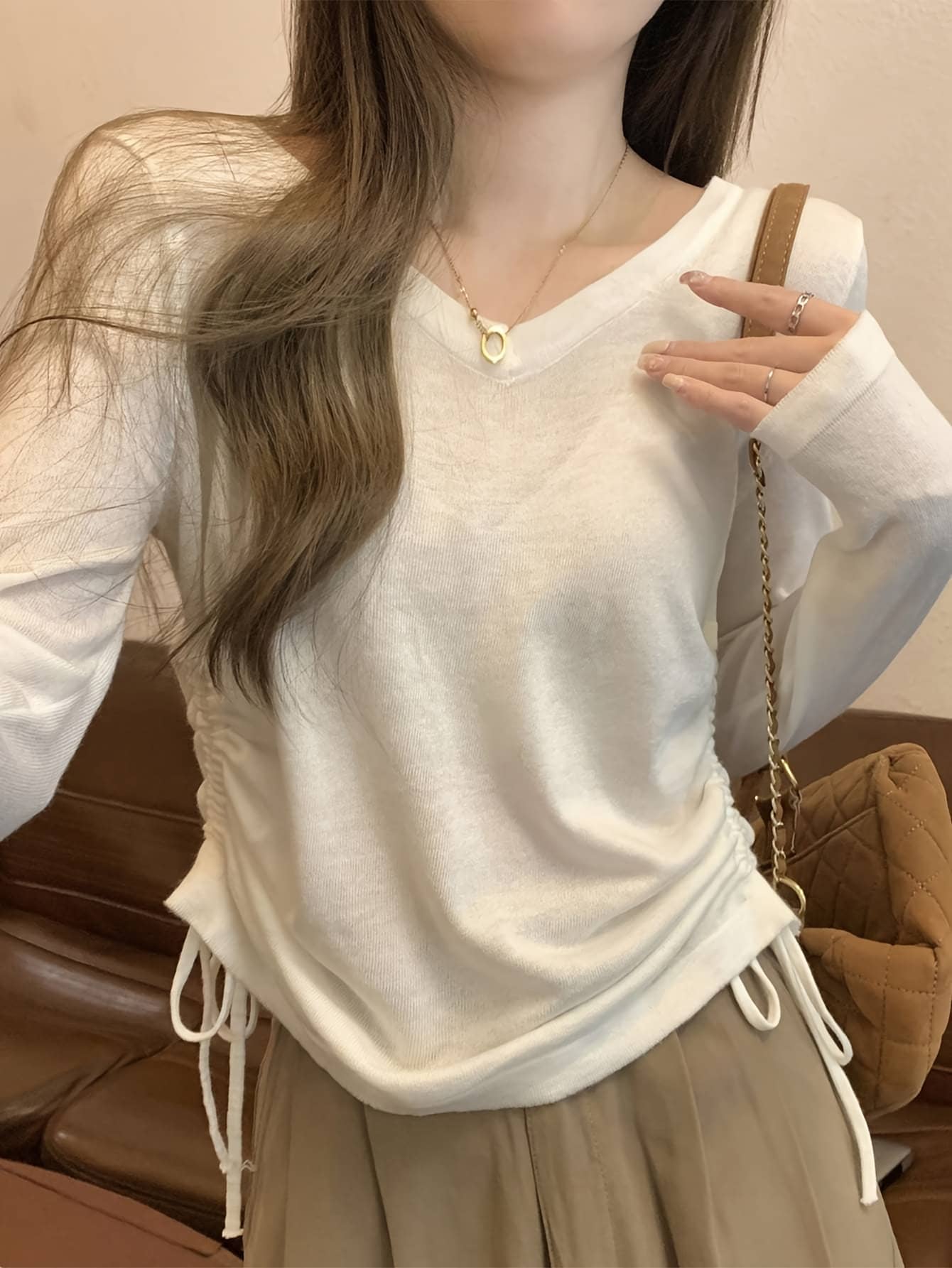 【全店30％OFF引き換え証】【ドロ同盟罷工で細押し出し】 Vのど首 編み物 レディース トップス 長袖 シアー ニットソー カットソー 上衣 ティーシャツ 片方シャーリング シュロの葉 無地 透け感 花の冠yd 重ね着 肌付き 伸縮性 洗える 体型河馬